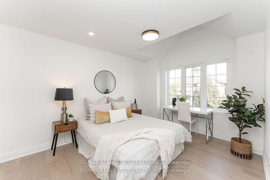 Photo 23 of 648 Snider Terrace, Milton, Coates — HOMEH
