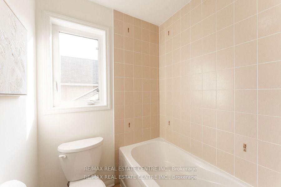 Photo 25 of 648 Snider Terrace, Milton, Coates — HOMEH