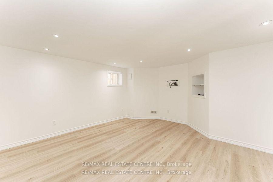 Photo 33 of 648 Snider Terrace, Milton, Coates — HOMEH