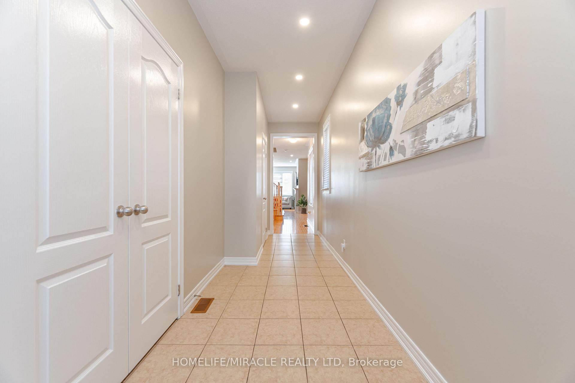Photo 3 of 815 Miltonbrook Crescent, Milton, Willmott — HOMEH
