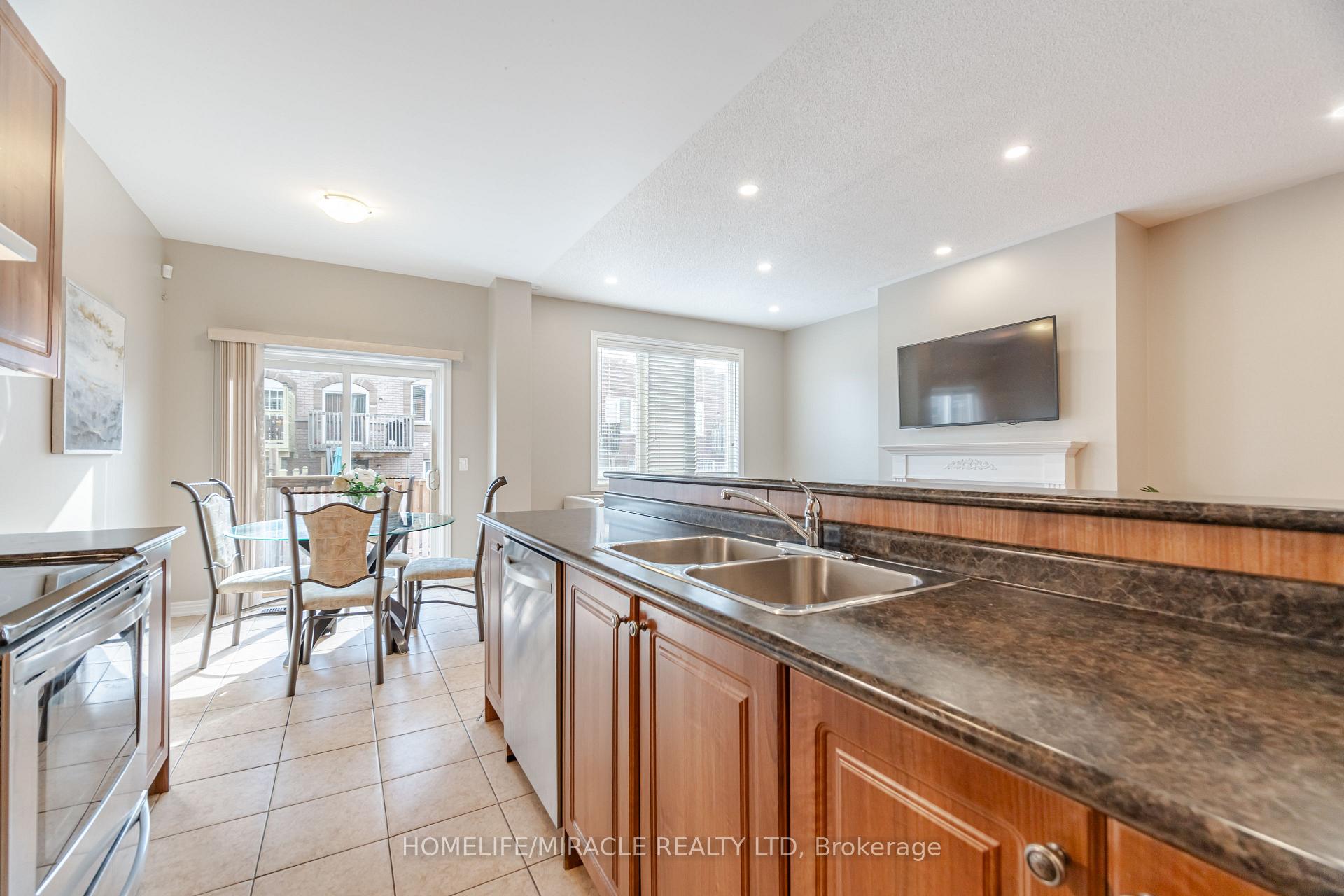 Photo 11 of 815 Miltonbrook Crescent, Milton, Willmott — HOMEH