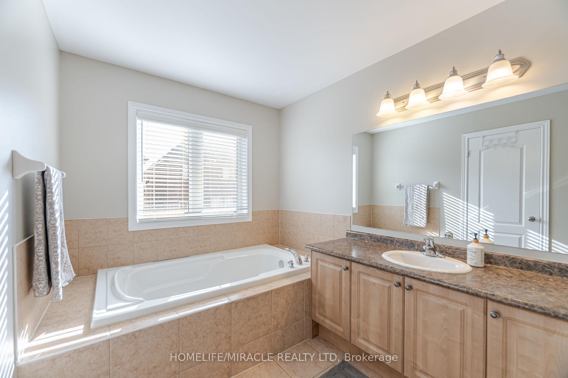 Photo 18 of 815 Miltonbrook Crescent, Milton, Willmott — HOMEH