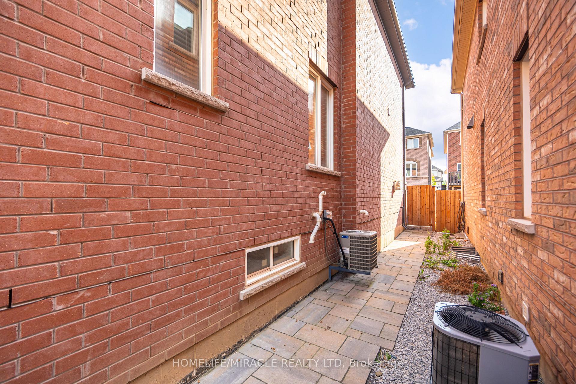 Photo 24 of 815 Miltonbrook Crescent, Milton, Willmott — HOMEH