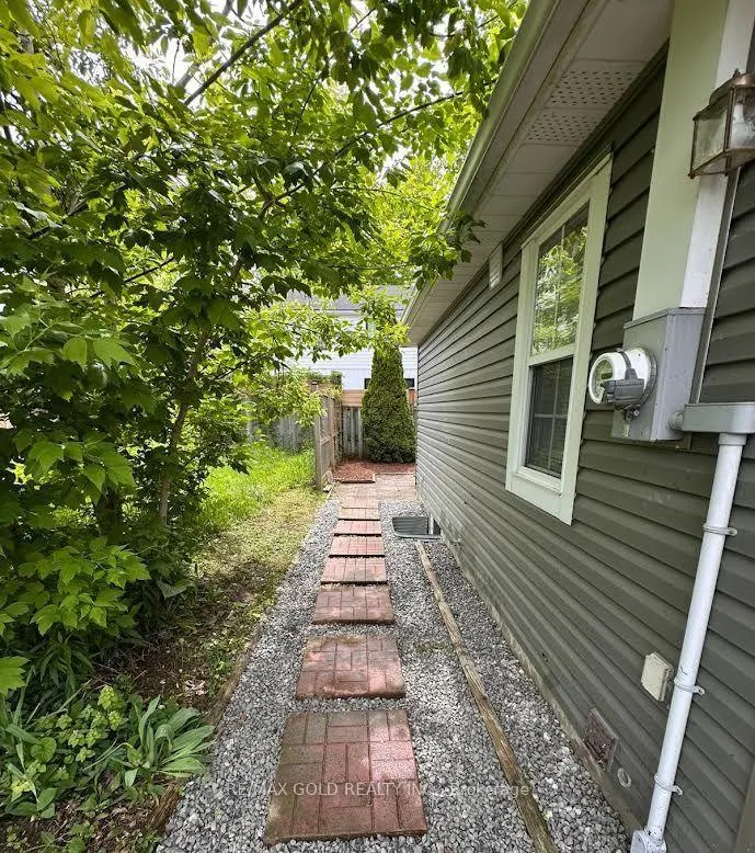 Photo 4 of 15 Shelley Avenue, St. Catharines, Port Dalhousie — HOMEH