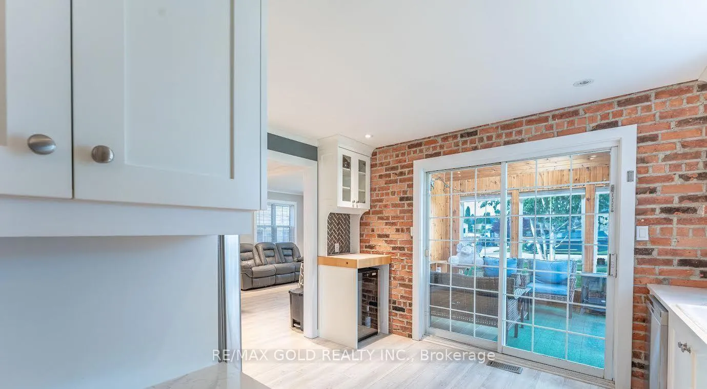 Photo 10 of 15 Shelley Avenue, St. Catharines, Port Dalhousie — HOMEH