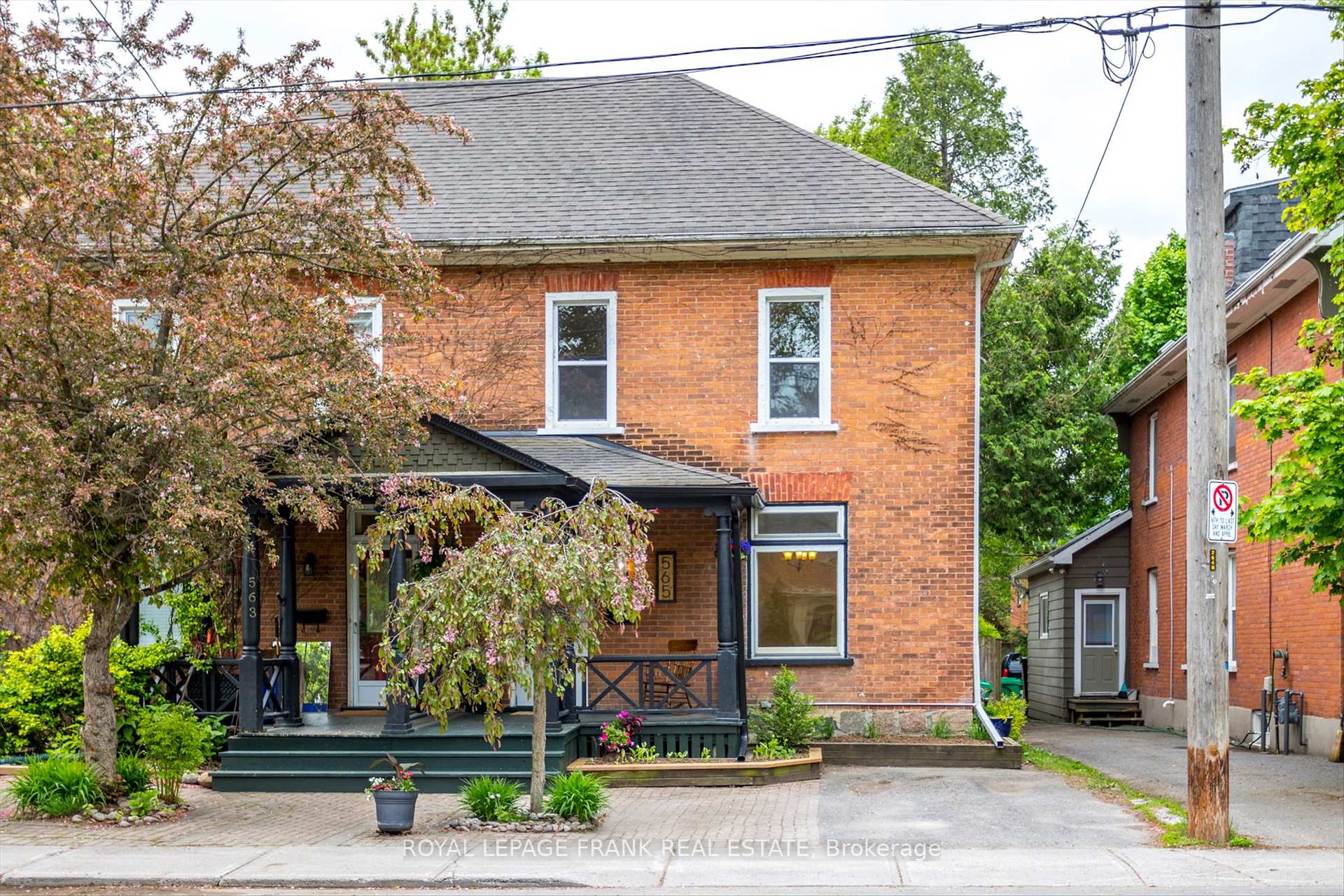 Front of 565 Gilmour Street