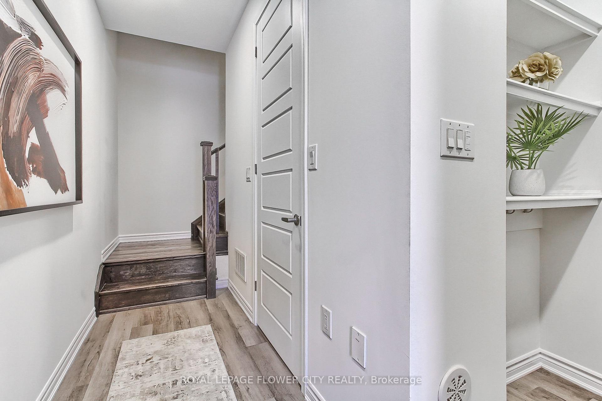 Photo 2 of 1565 Moira Crescent, Milton, Bowes — HOMEH