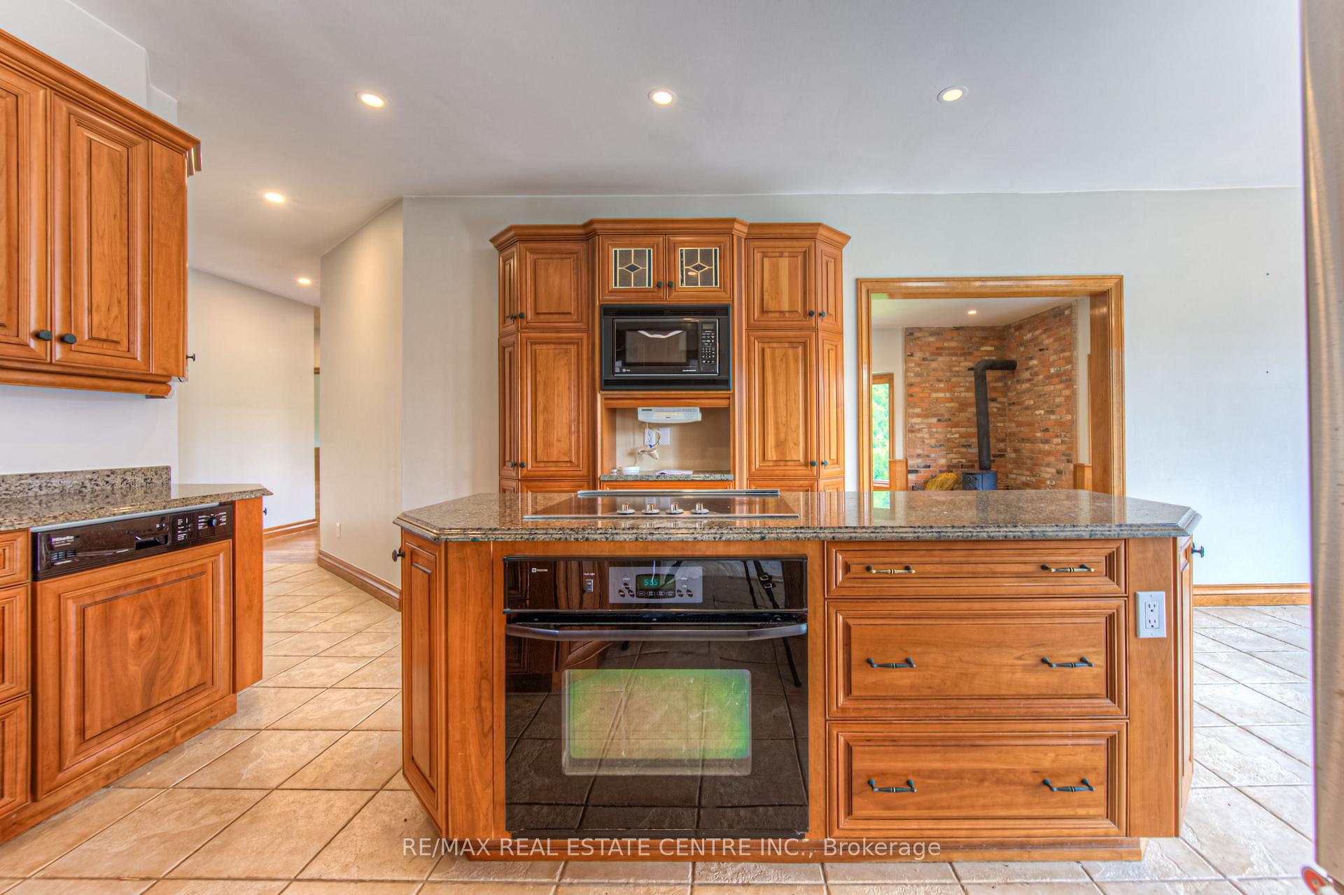 Photo 11 of 13215 Guelph Line, Milton, Rural Milton West — HOMEH