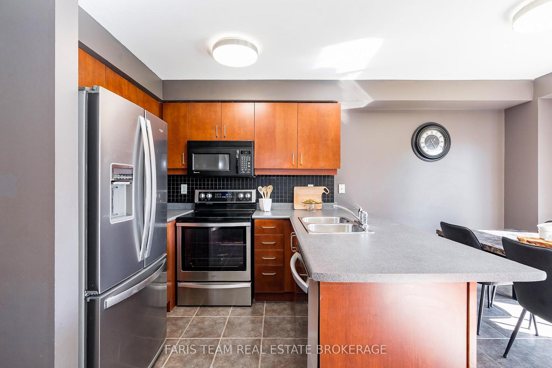Photo 3 of 33 Bird Street, Barrie, Edgehill Drive — HOMEH