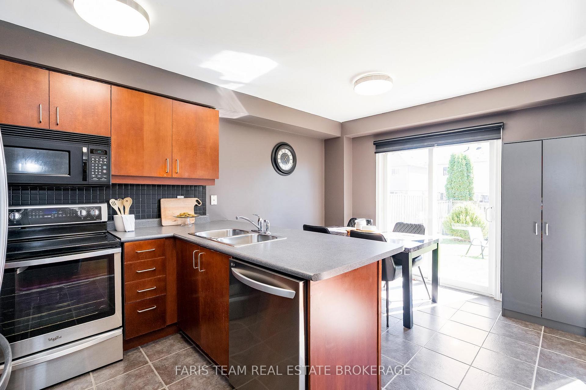 Photo 7 of 33 Bird Street, Barrie, Edgehill Drive — HOMEH