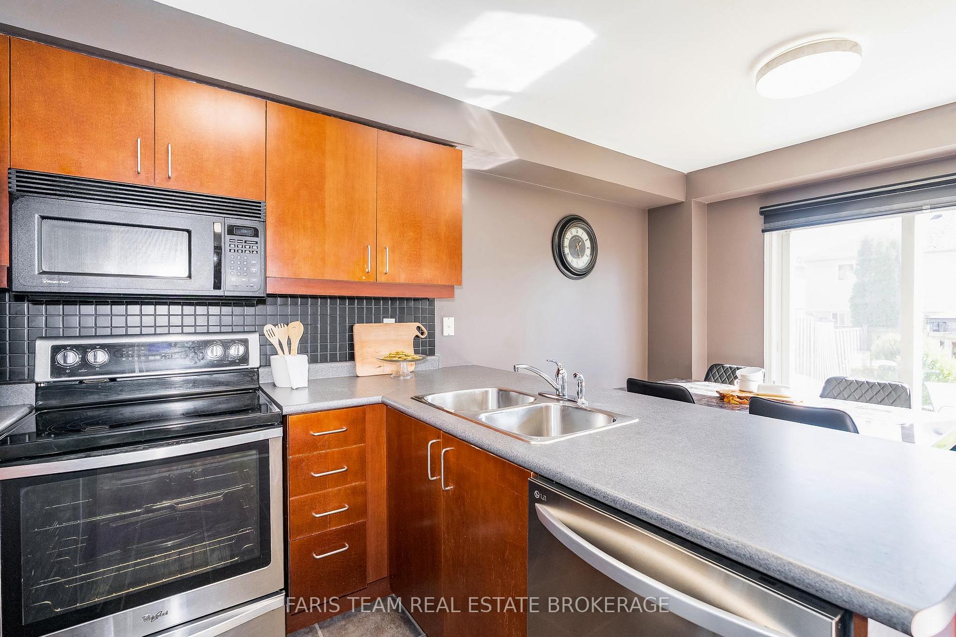 Photo 19 of 33 Bird Street, Barrie, Edgehill Drive — HOMEH