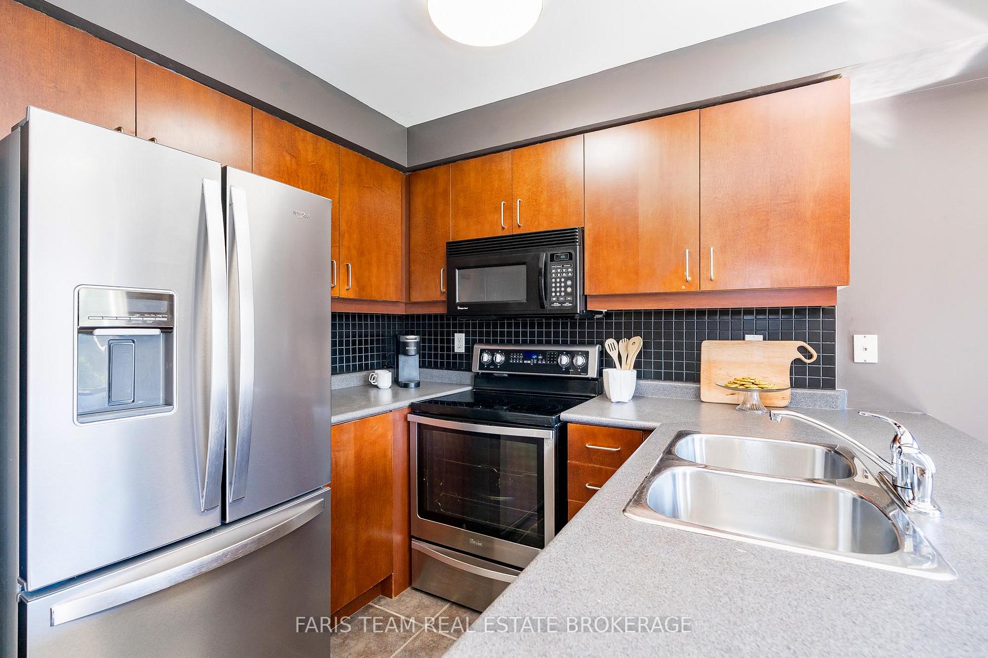 Photo 6 of 33 Bird Street, Barrie, Edgehill Drive — HOMEH
