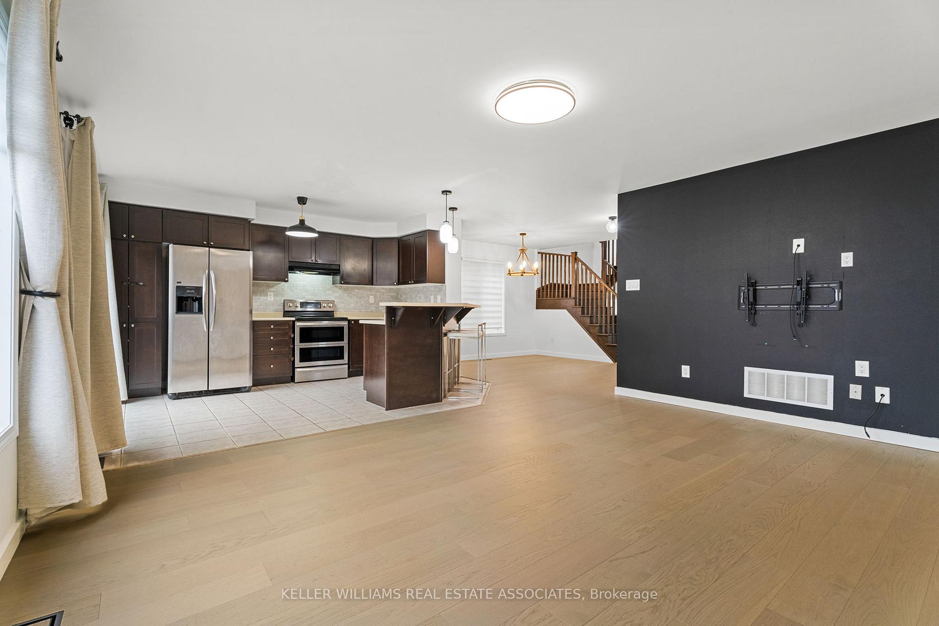 Photo 10 of 961 Mctrach Crescent, Milton, Harrison — HOMEH