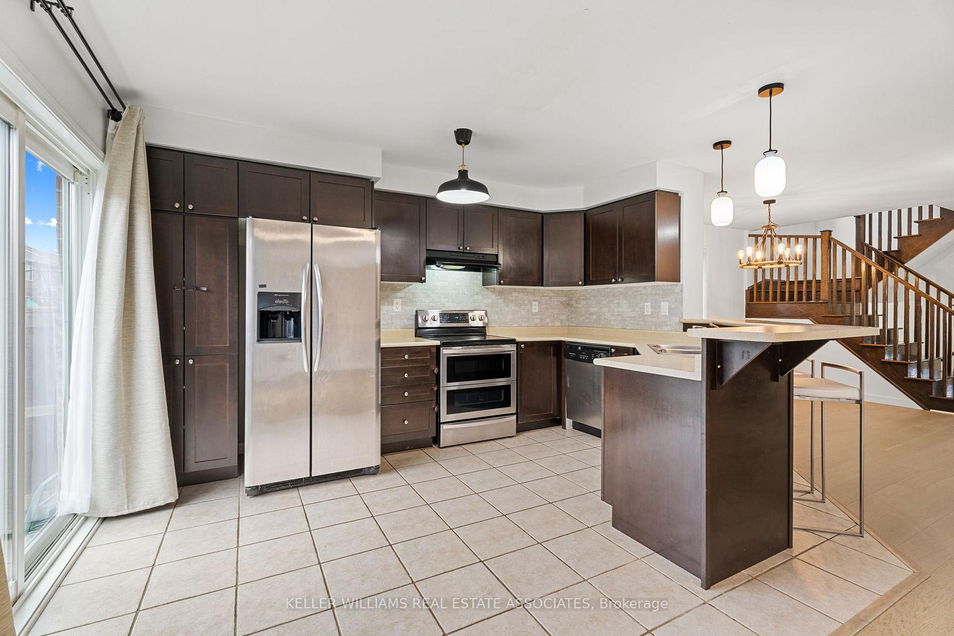 Photo 11 of 961 Mctrach Crescent, Milton, Harrison — HOMEH
