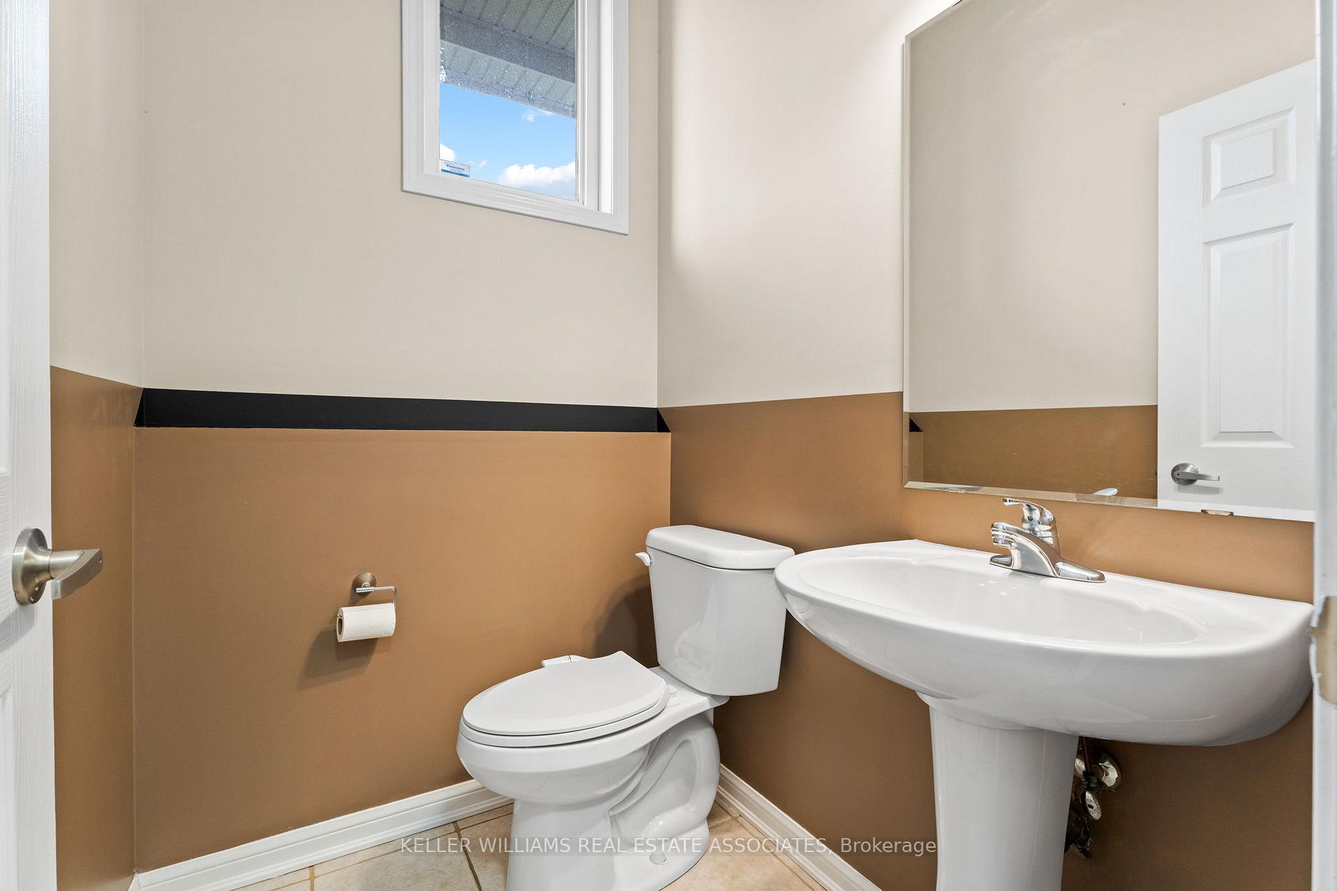 Photo 14 of 961 Mctrach Crescent, Milton, Harrison — HOMEH