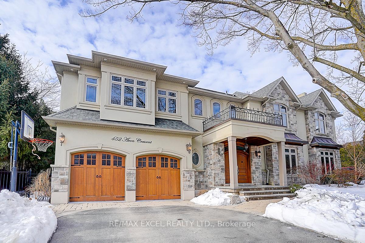 Front of 452 Avon Crescent