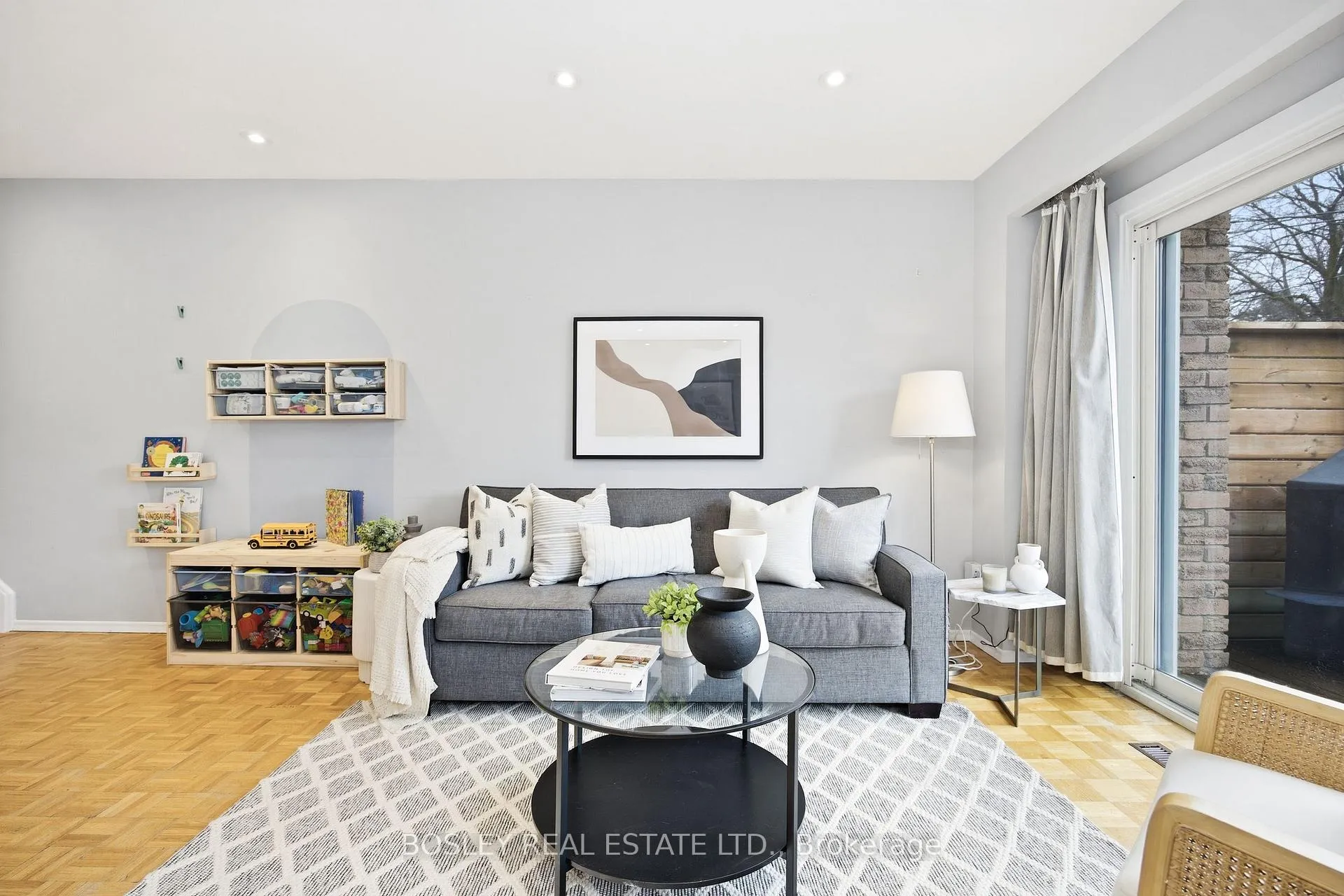 Photo 2 of 2807 St Clair Avenue E, Toronto, O'Connor-Parkview — HOMEH