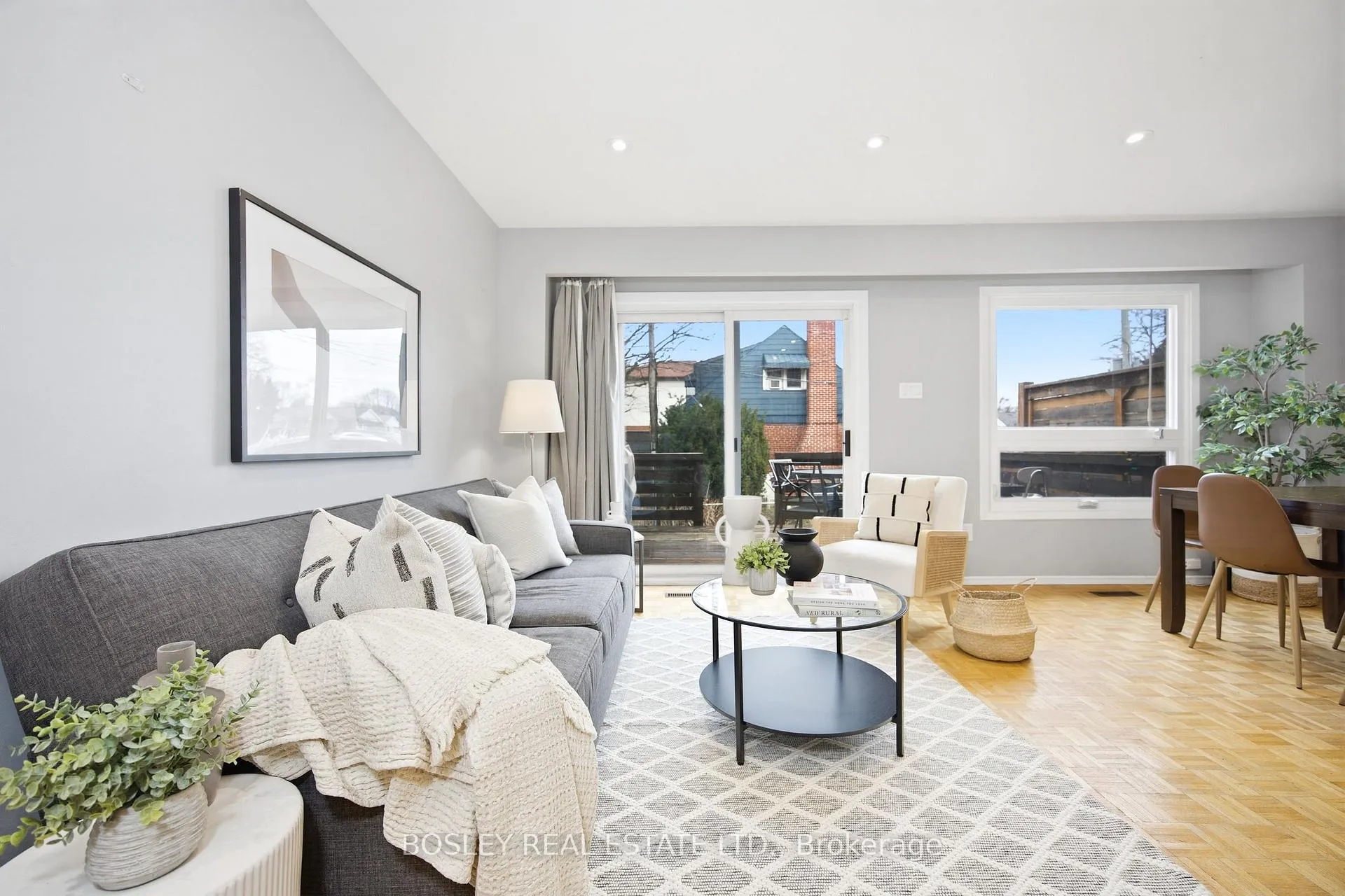 Photo 3 of 2807 St Clair Avenue E, Toronto, O'Connor-Parkview — HOMEH