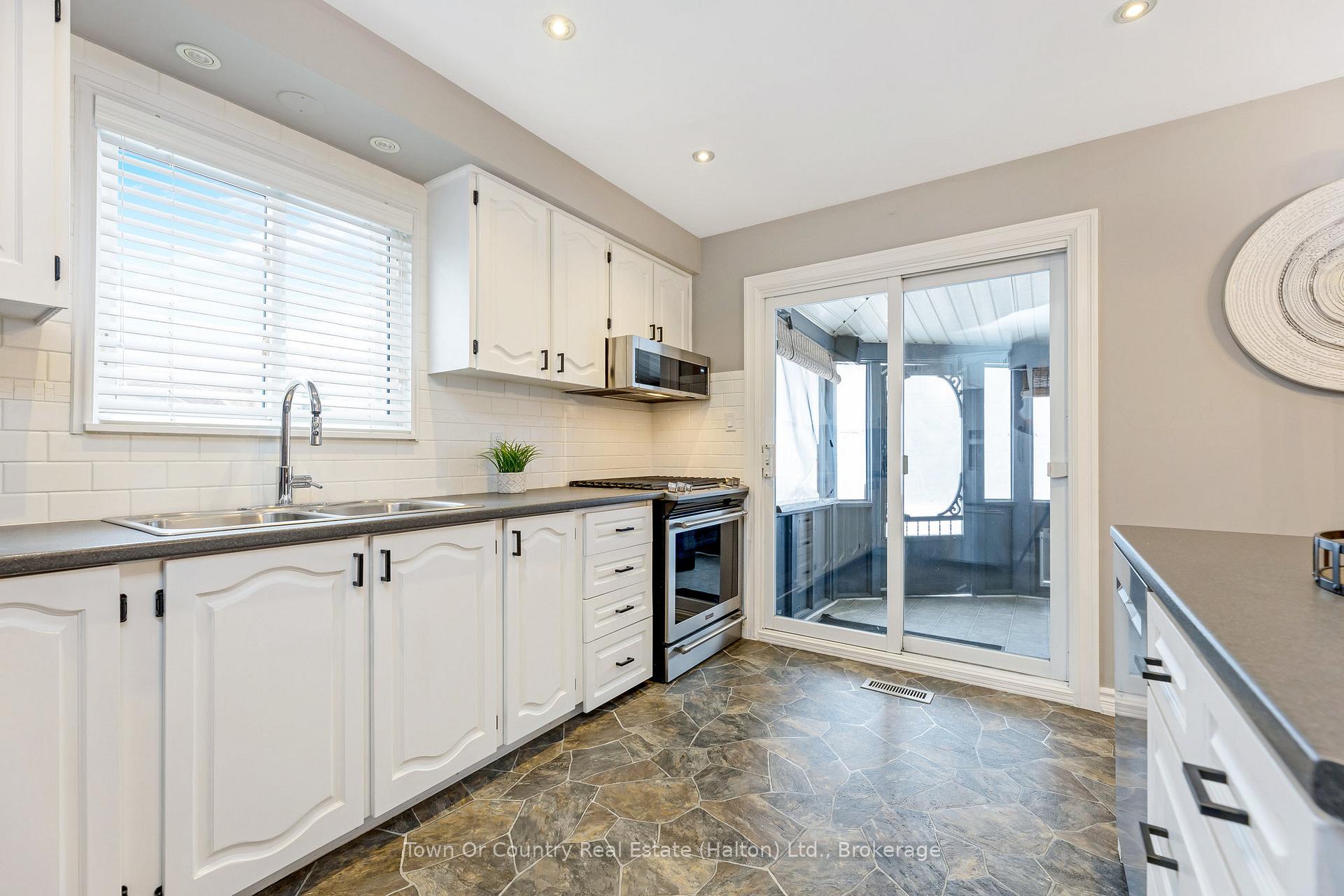 Photo 11 of 582 Holly Avenue, Milton, Timberlea — HOMEH