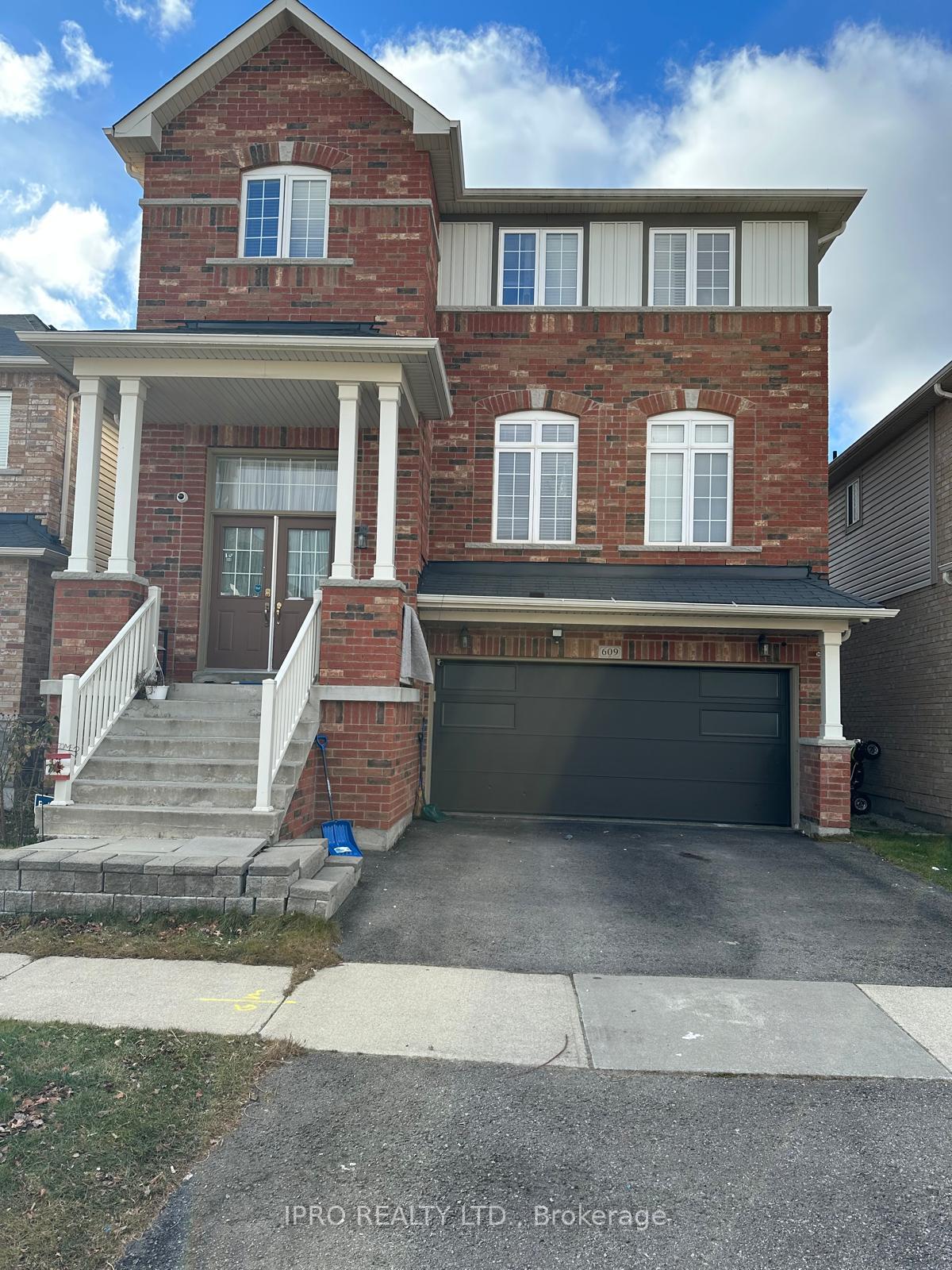 Photo 2 of 609 Sanderson Crescent, Milton, Clarke — HOMEH