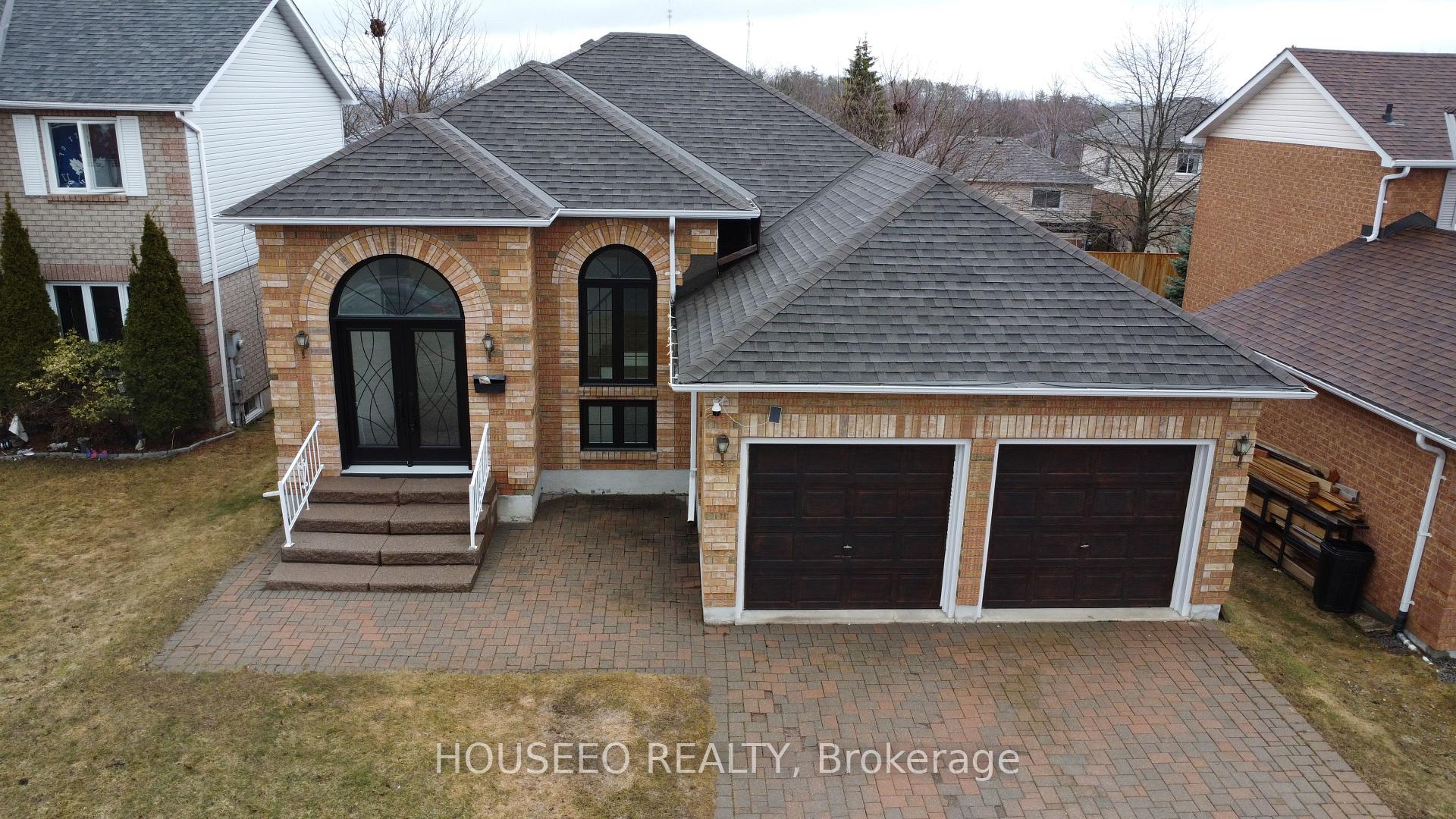 Front of 1414 Glenforest Crescent