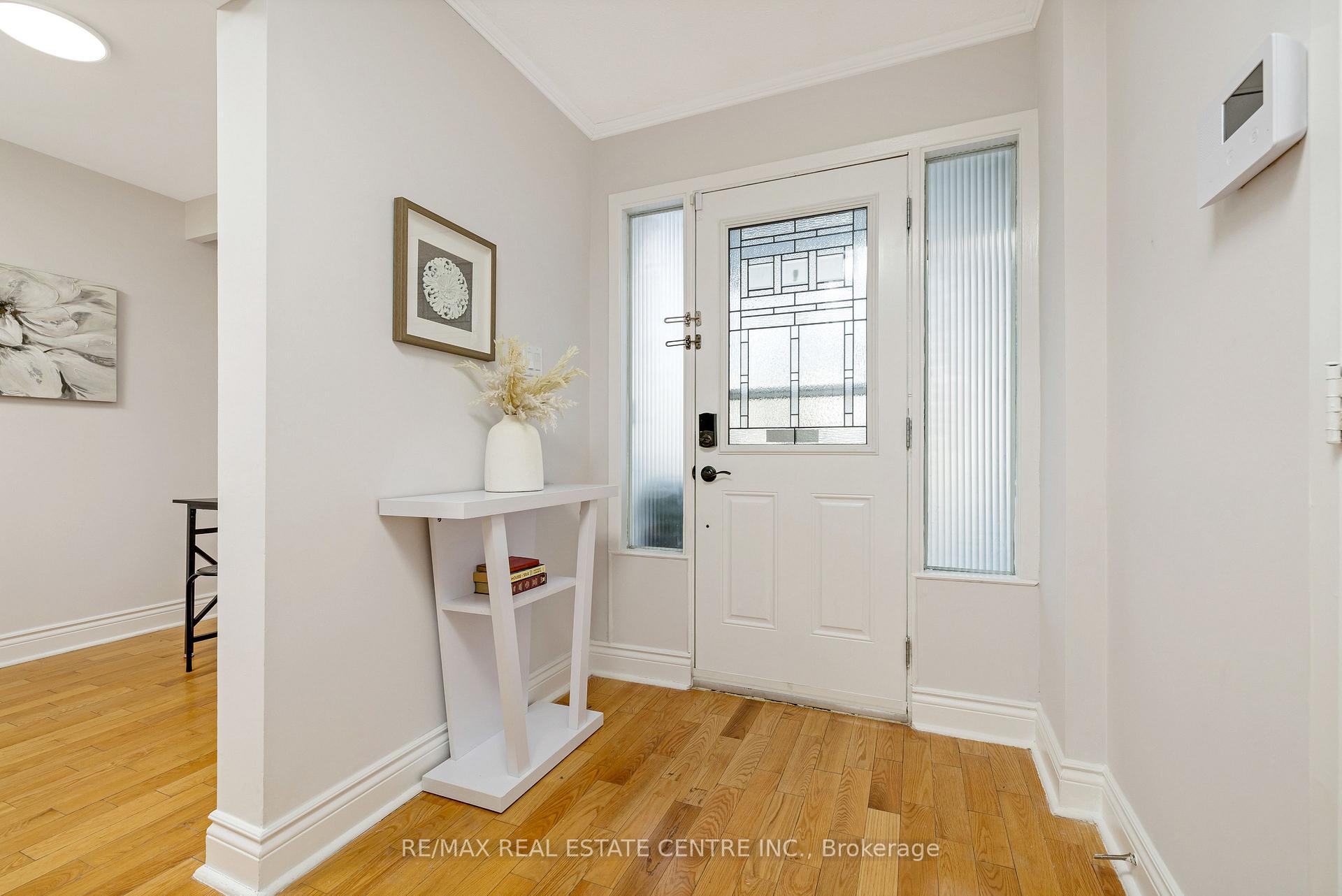 Photo 4 of 738 Briar Crescent, Milton, Dorset Park — HOMEH