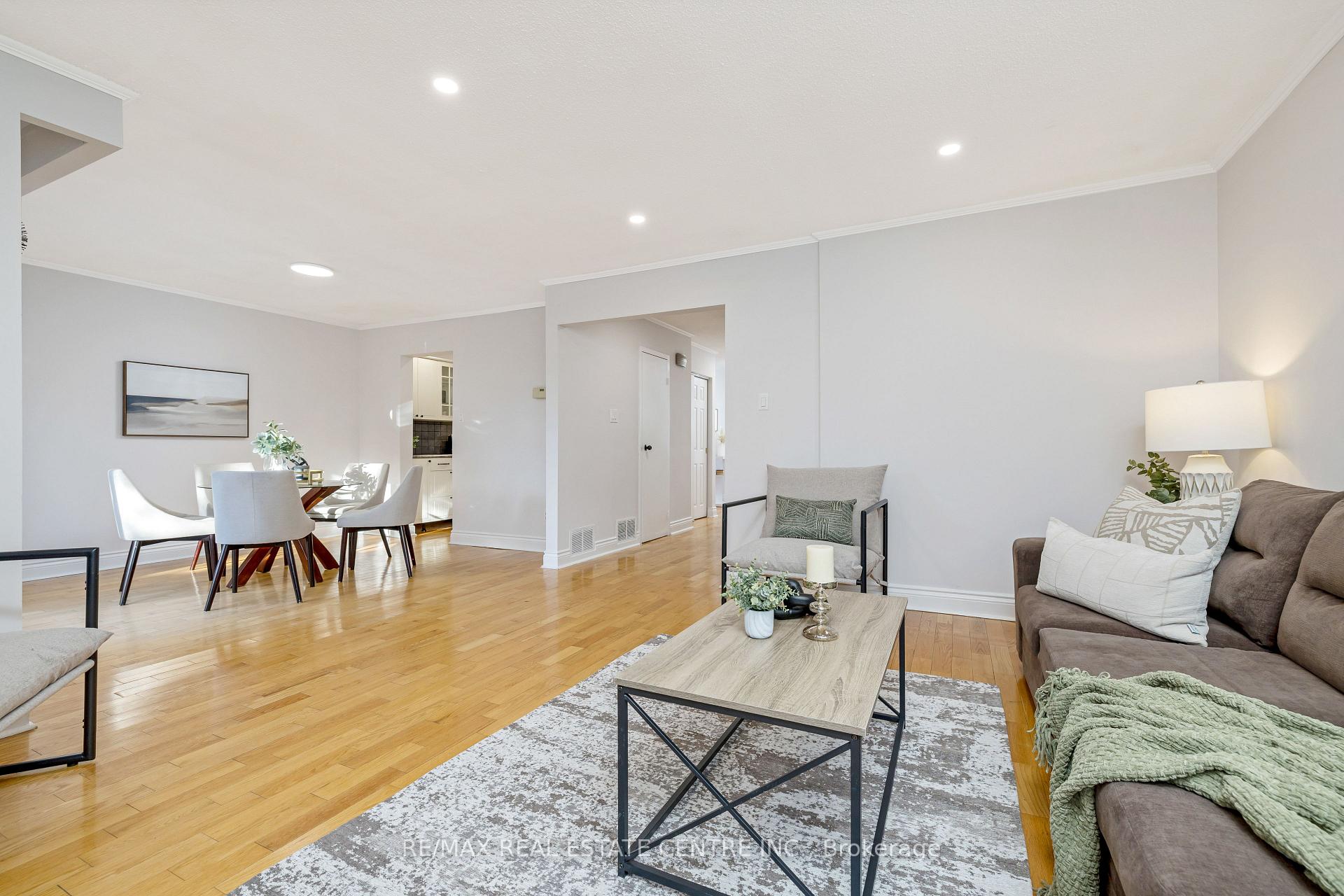 Photo 10 of 738 Briar Crescent, Milton, Dorset Park — HOMEH