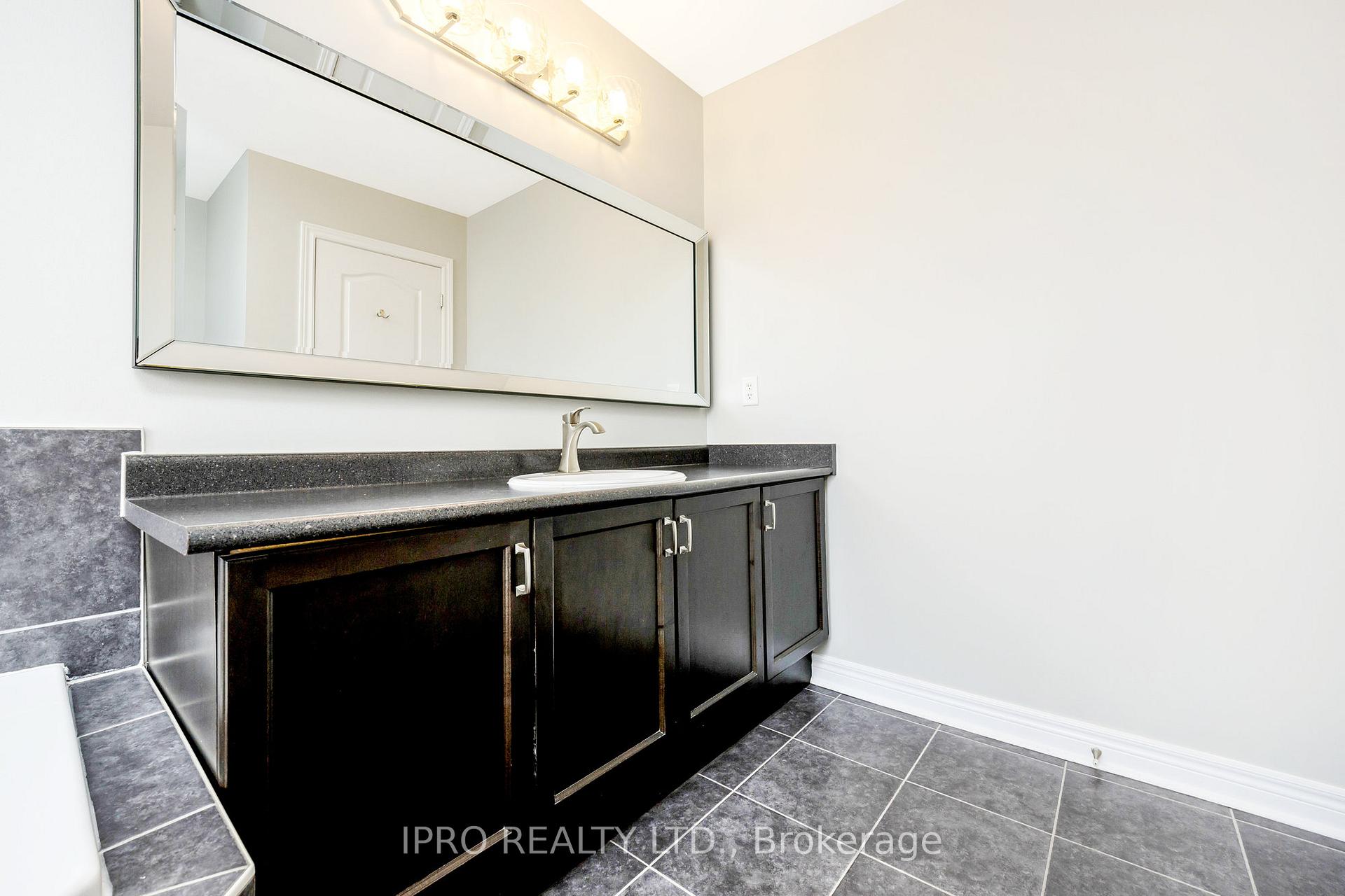 Photo 21 of 537 Grant Way, Milton, Scott — HOMEH