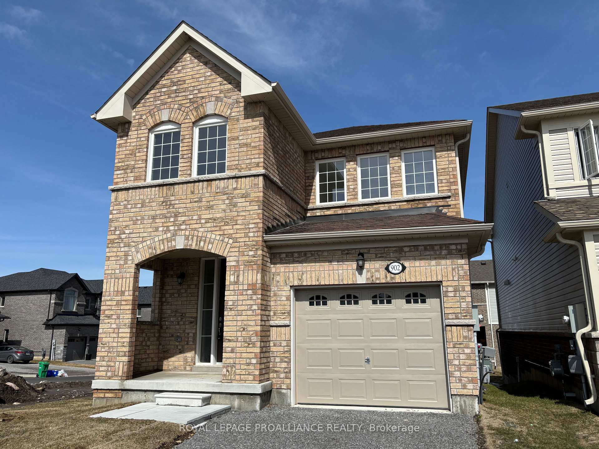 Front of 902 Bamford Terrace