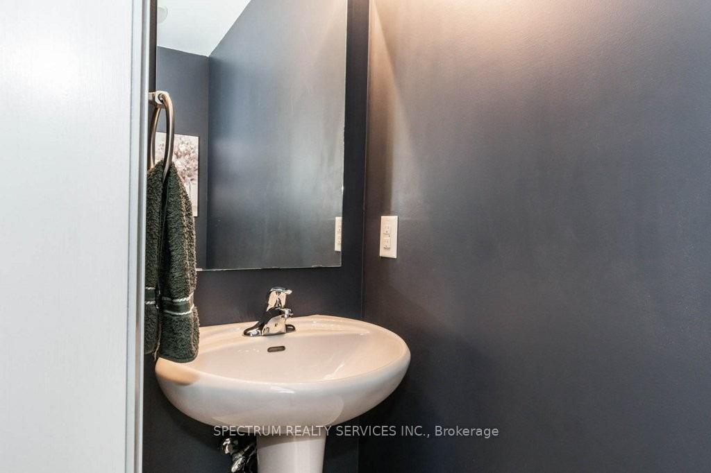 Photo 12 of Unit 31, 165 Hampshire Way, Milton, Dempsey — HOMEH