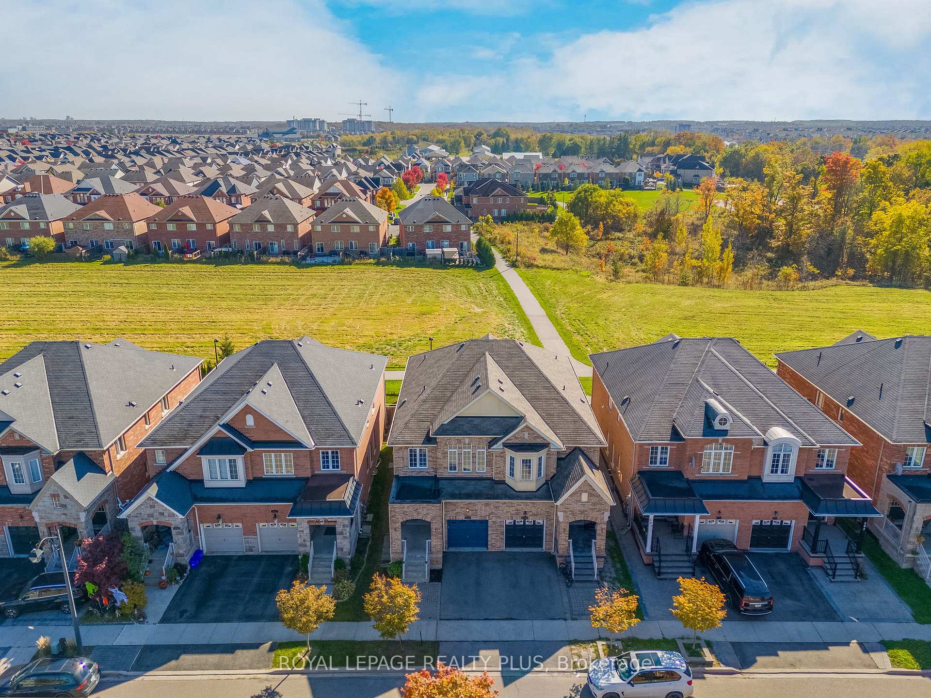 Photo 2 of 592 Lott Crescent, Milton, Coates — HOMEH