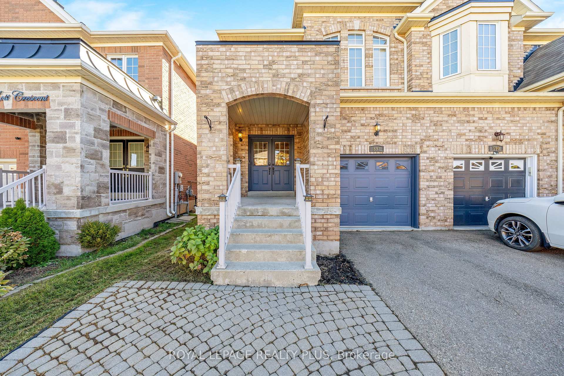Photo 4 of 592 Lott Crescent, Milton, Coates — HOMEH