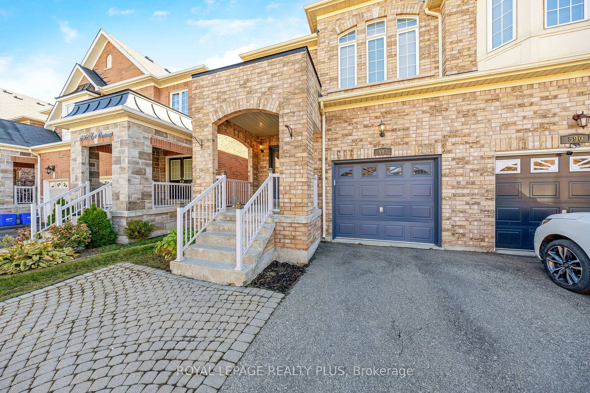 Photo 5 of 592 Lott Crescent, Milton, Coates — HOMEH