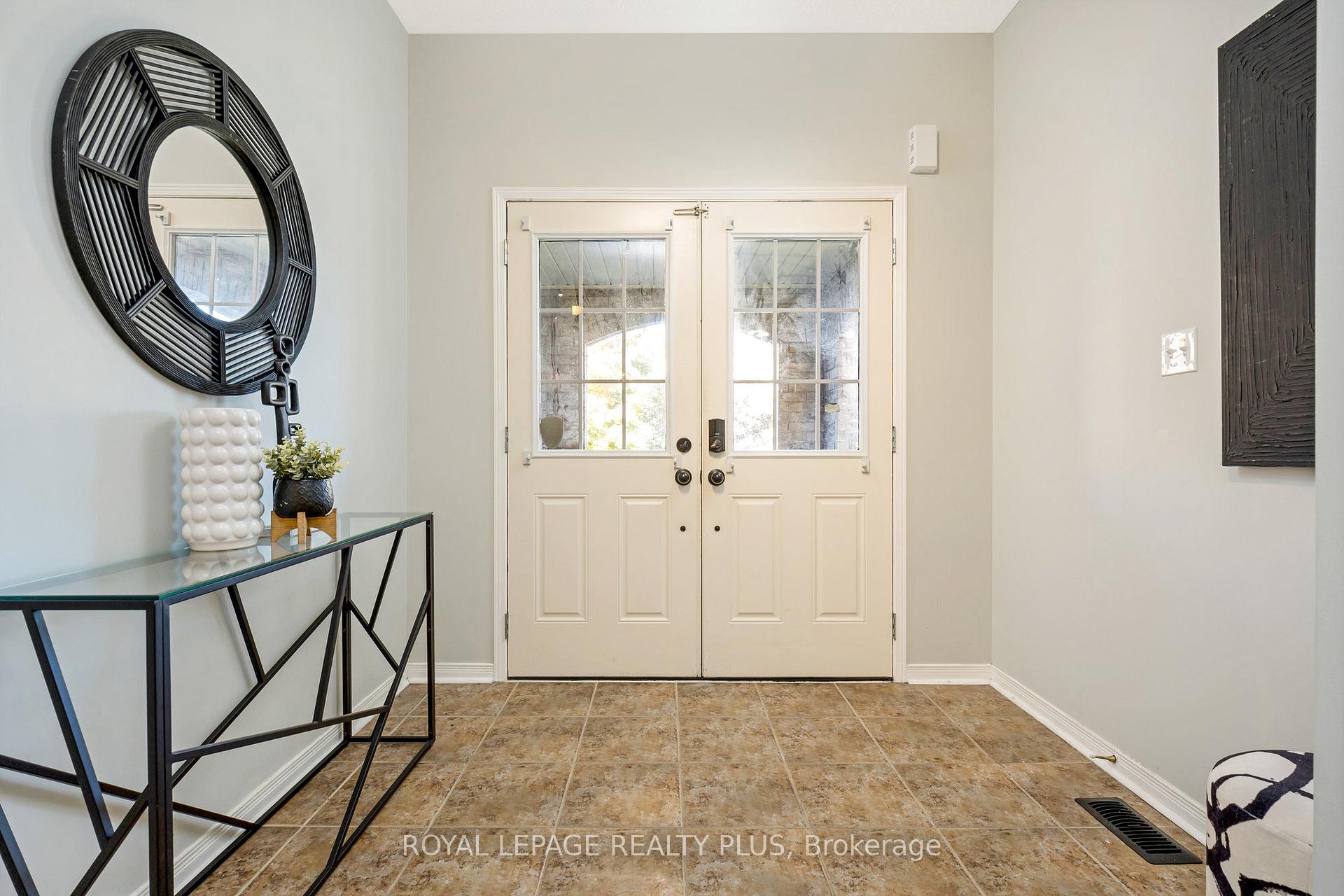 Photo 6 of 592 Lott Crescent, Milton, Coates — HOMEH