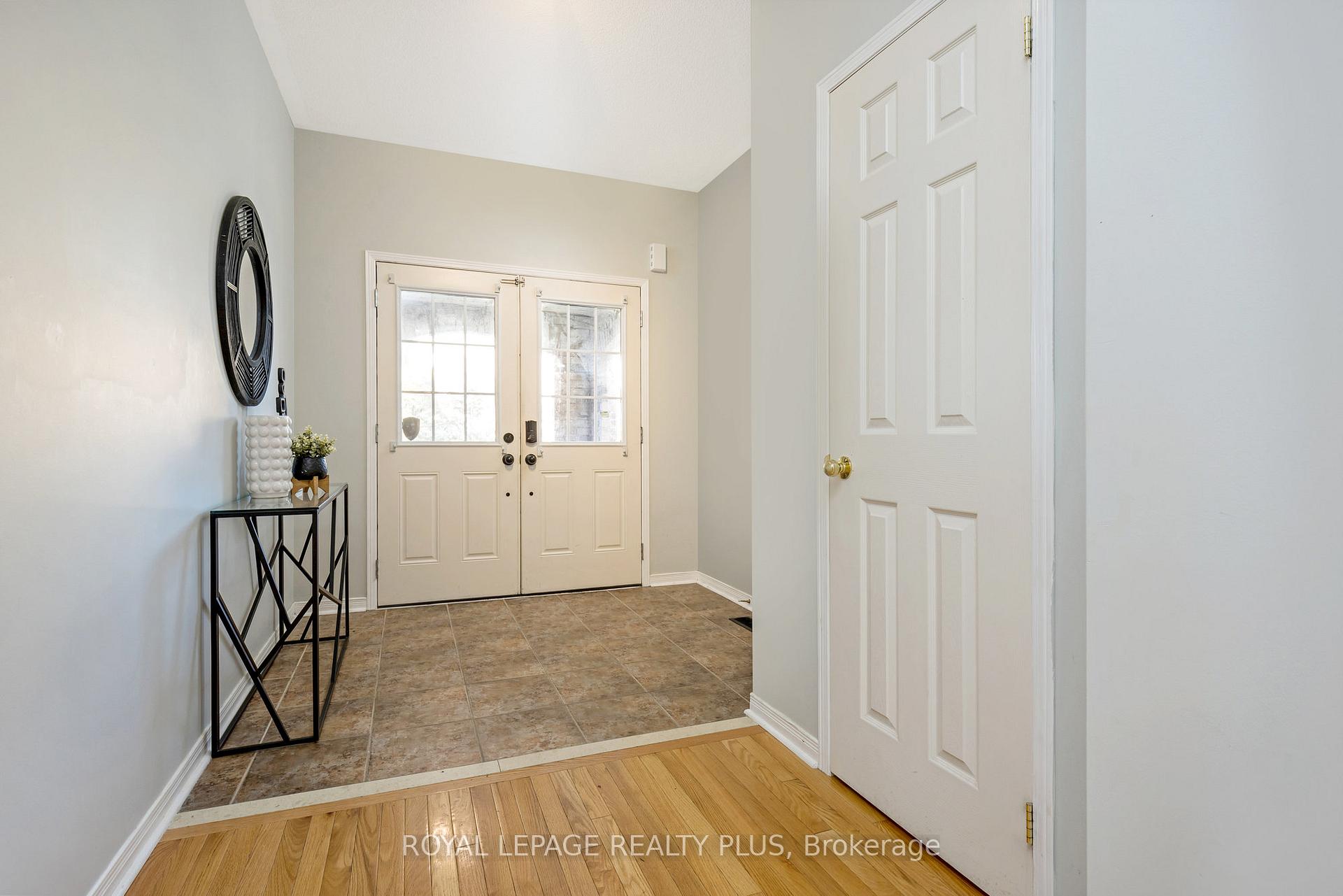 Photo 7 of 592 Lott Crescent, Milton, Coates — HOMEH