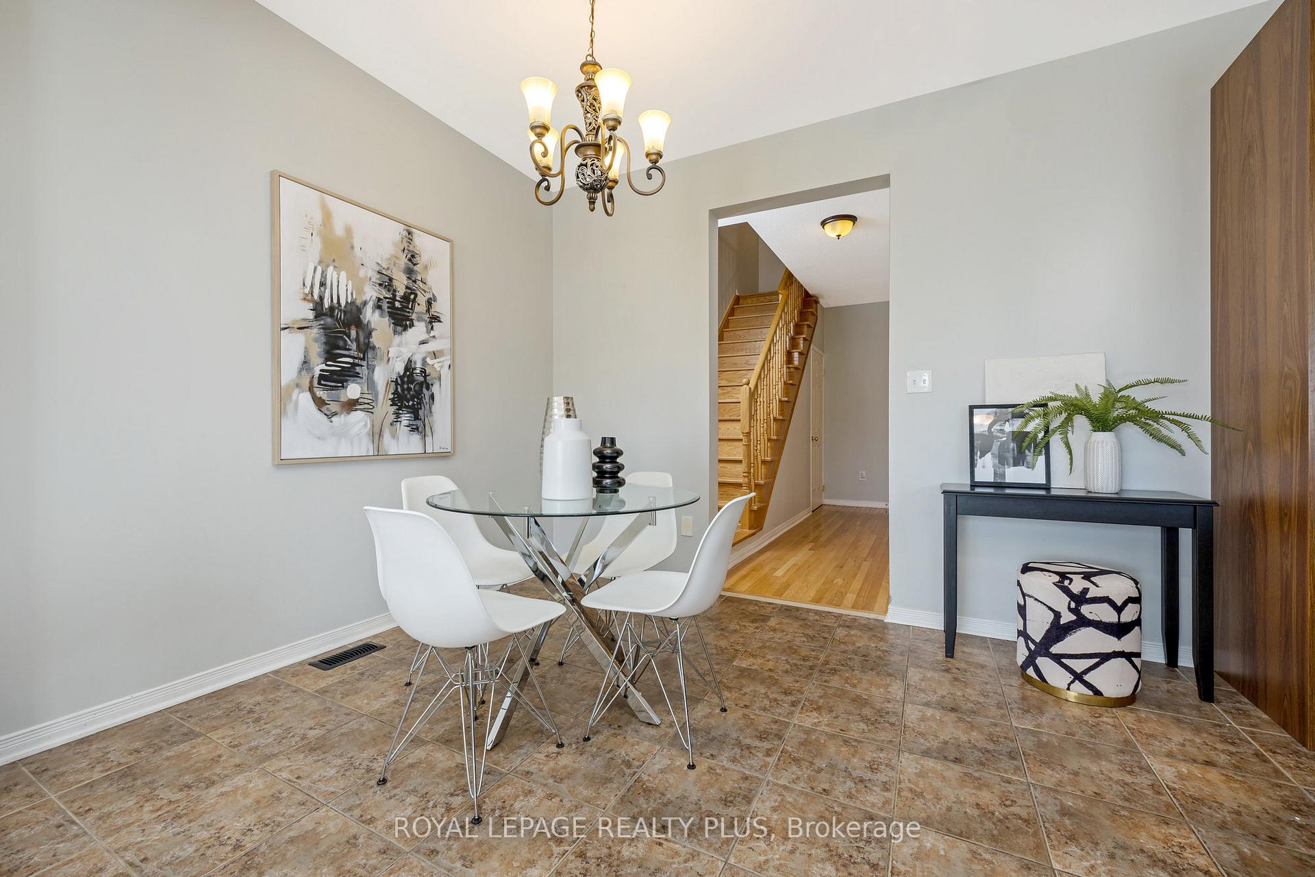 Photo 12 of 592 Lott Crescent, Milton, Coates — HOMEH
