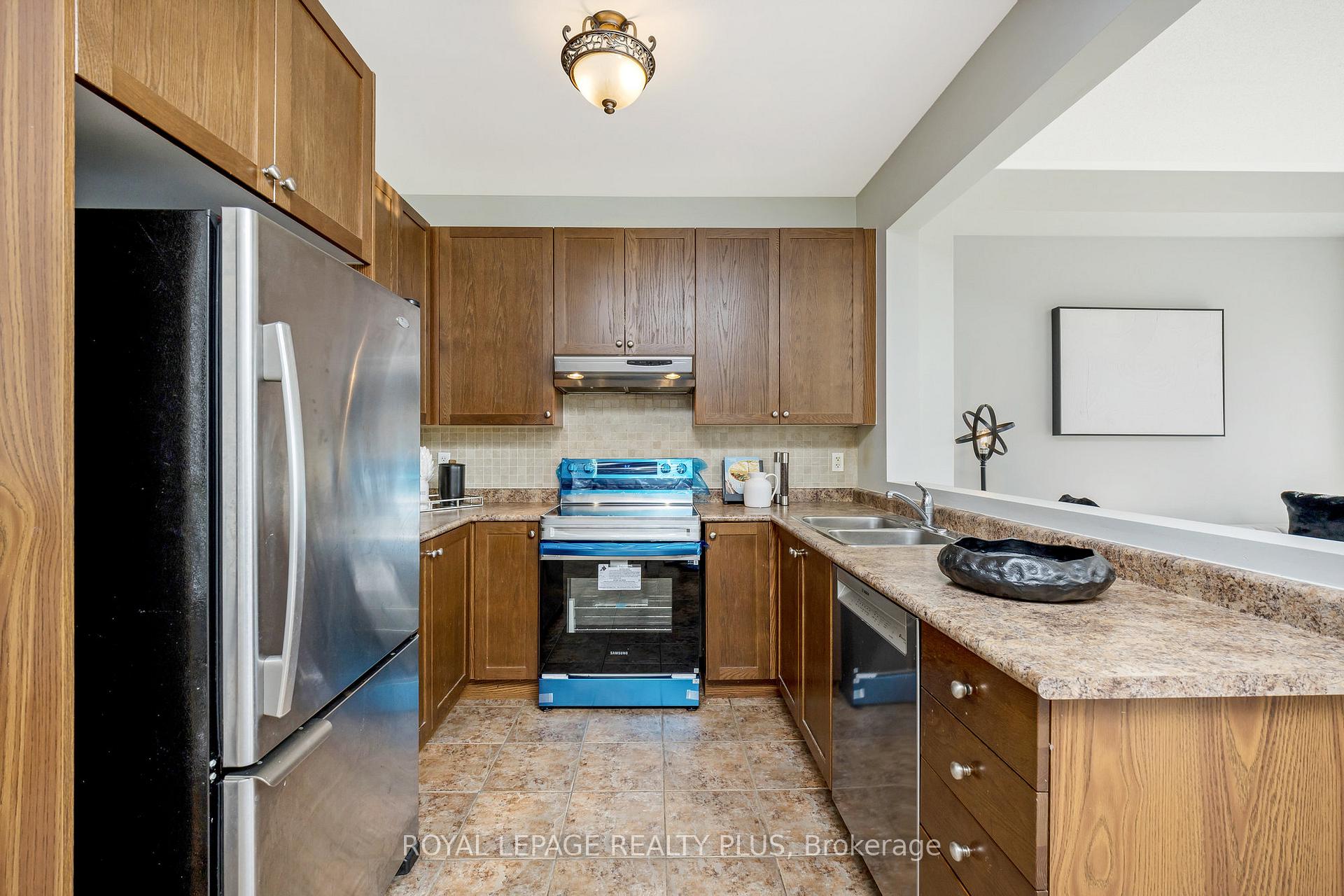 Photo 15 of 592 Lott Crescent, Milton, Coates — HOMEH