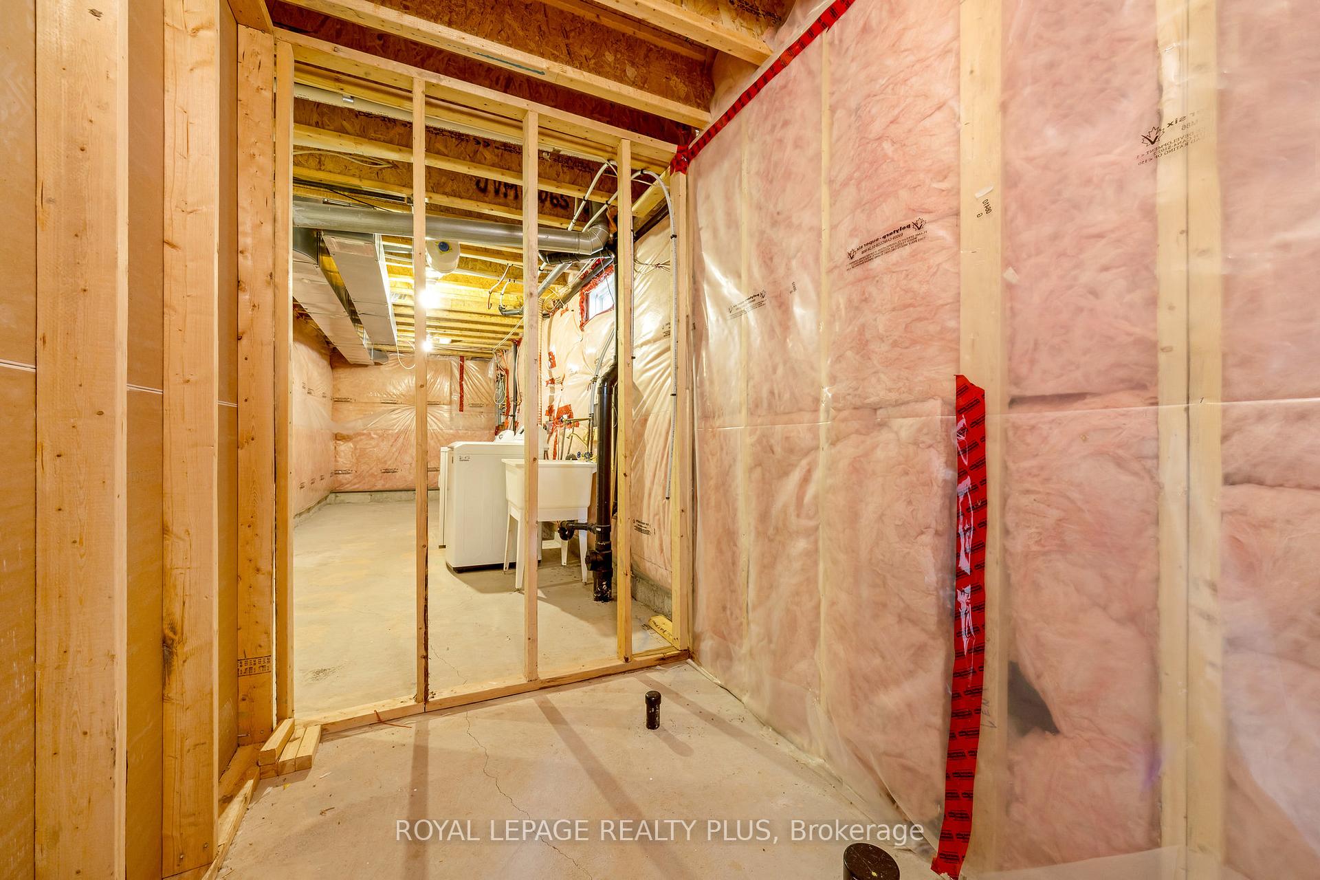 Photo 32 of 592 Lott Crescent, Milton, Coates — HOMEH