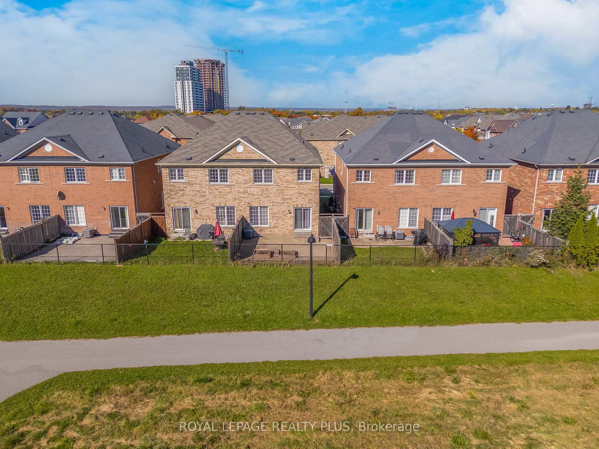 Photo 36 of 592 Lott Crescent, Milton, Coates — HOMEH