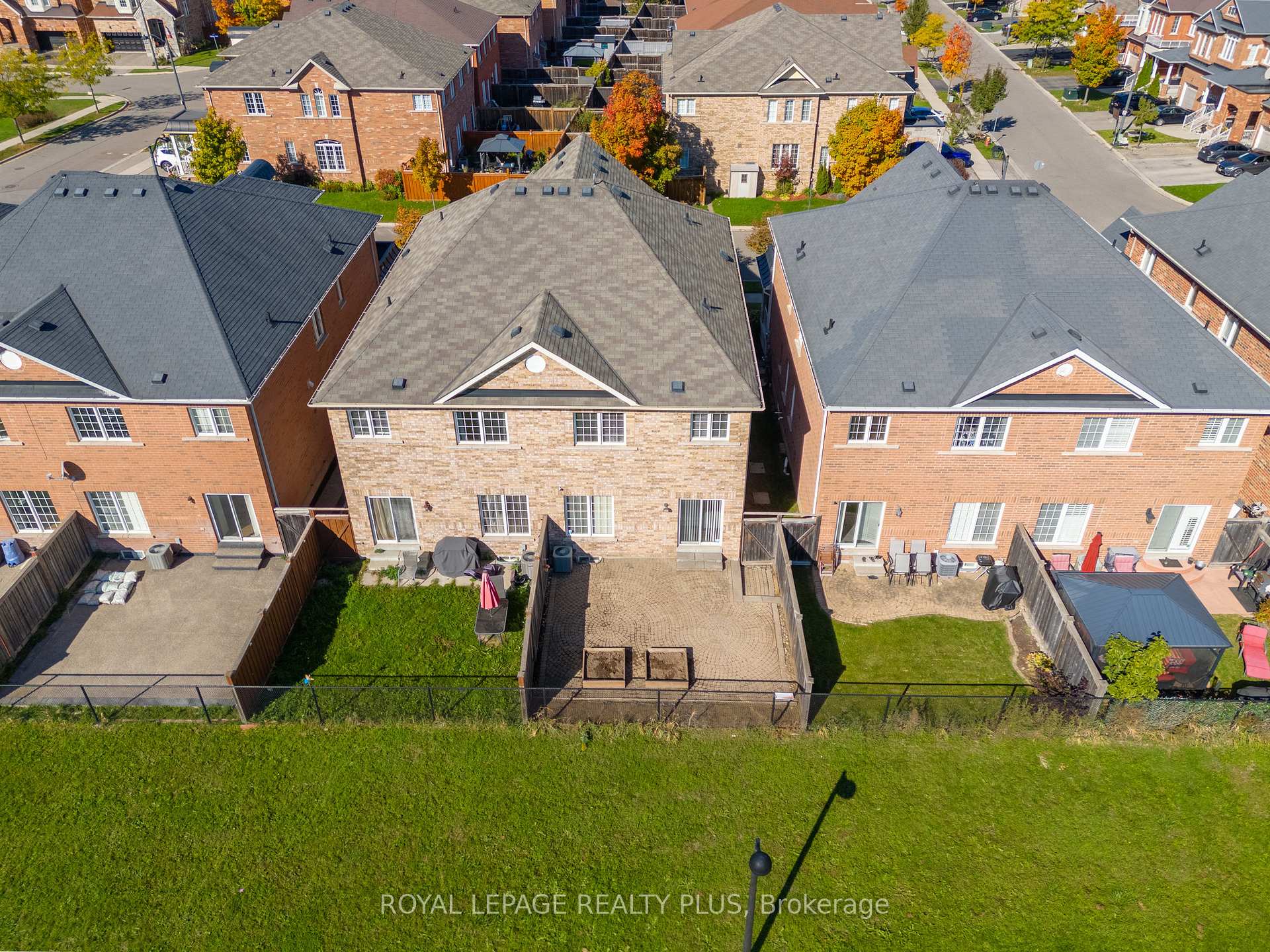 Photo 37 of 592 Lott Crescent, Milton, Coates — HOMEH