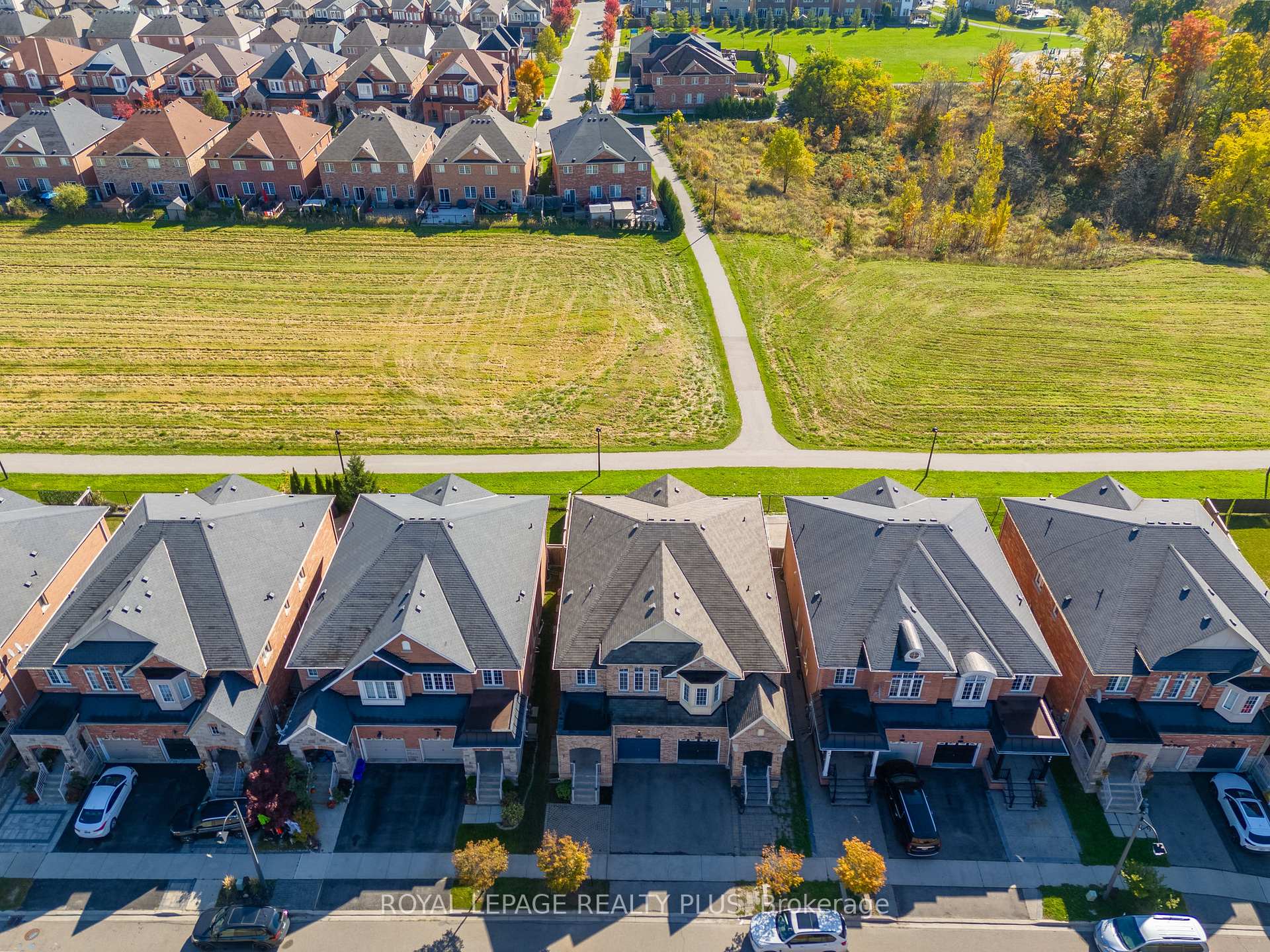 Photo 38 of 592 Lott Crescent, Milton, Coates — HOMEH