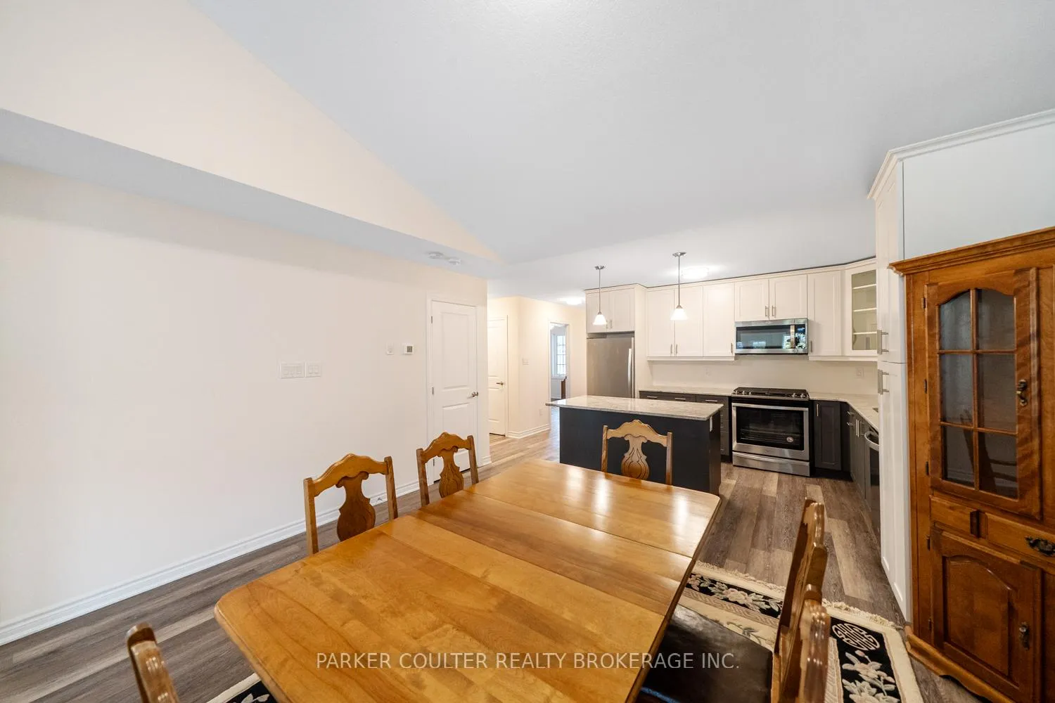 Photo 12 of 65 Ivy Crescent, Wasaga Beach — HOMEH