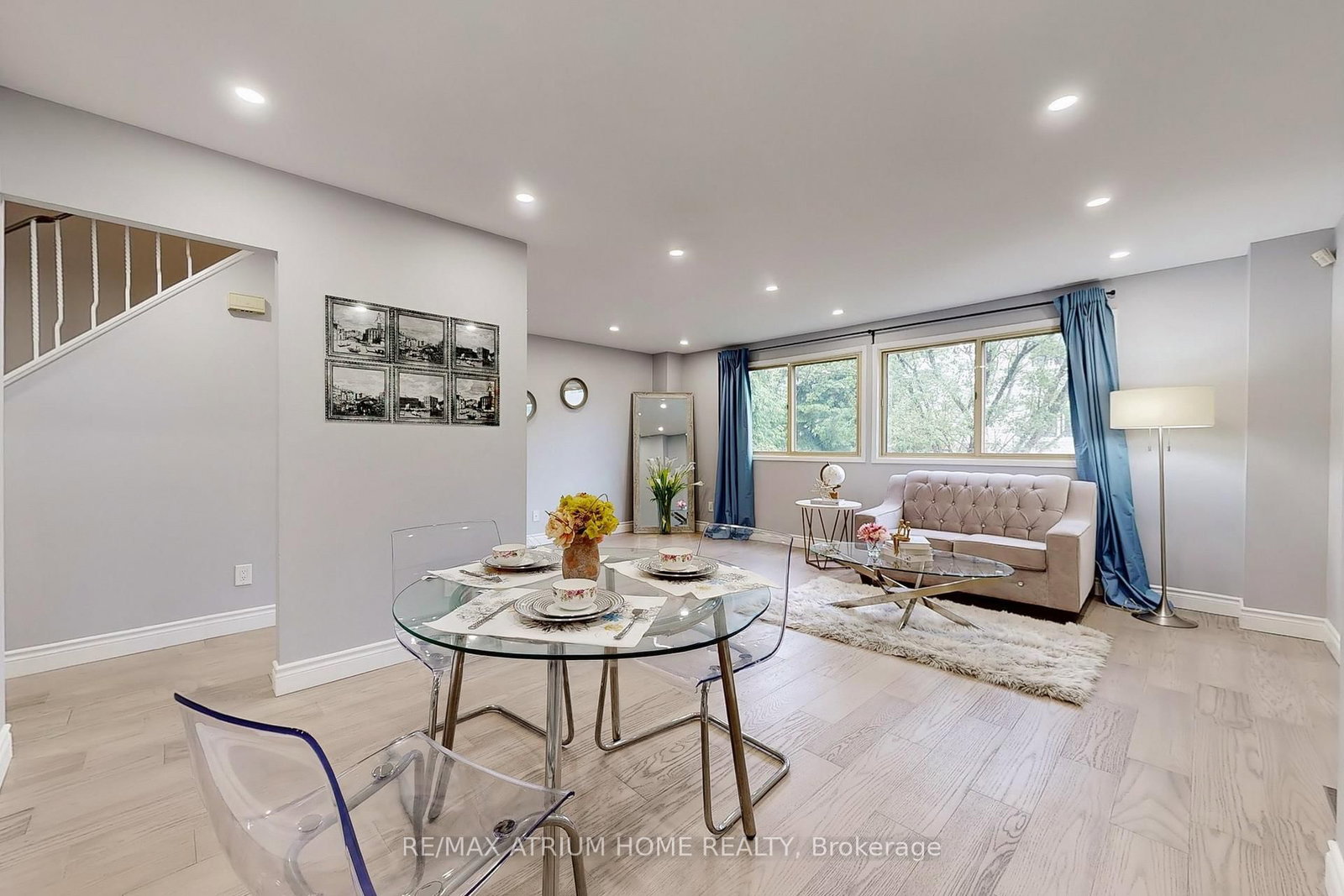 Photo 4 of 10 Townsend Rd, North York, Hillcrest Village — HOMEH