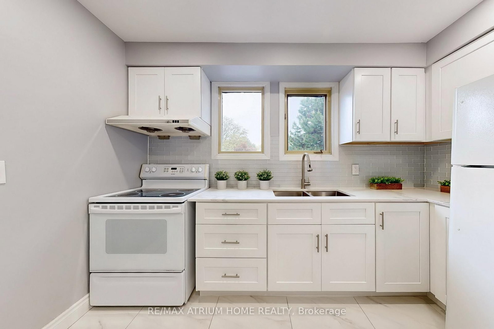 Photo 8 of 10 Townsend Rd, North York, Hillcrest Village — HOMEH