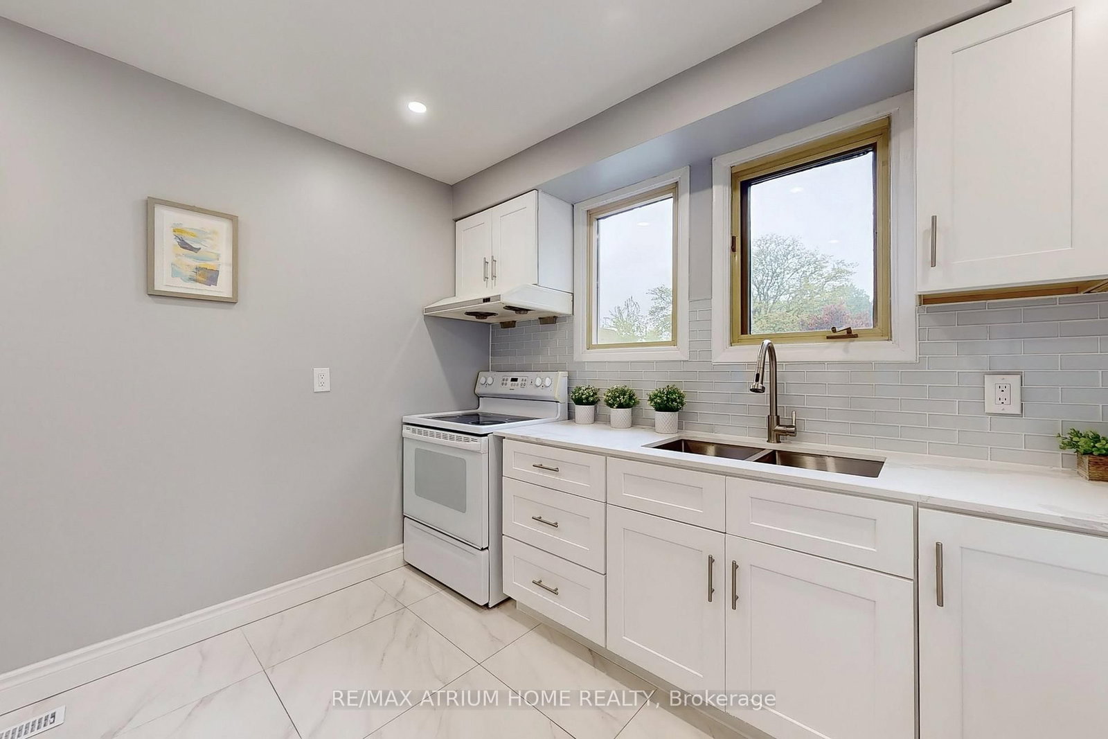 Photo 5 of 10 Townsend Rd, North York, Hillcrest Village — HOMEH