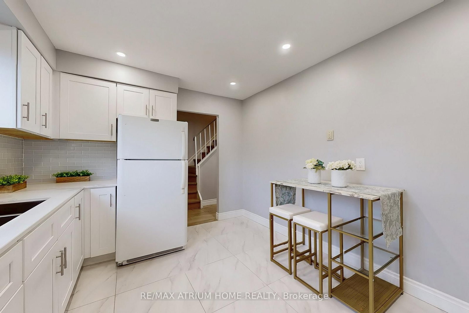 Photo 9 of 10 Townsend Rd, North York, Hillcrest Village — HOMEH