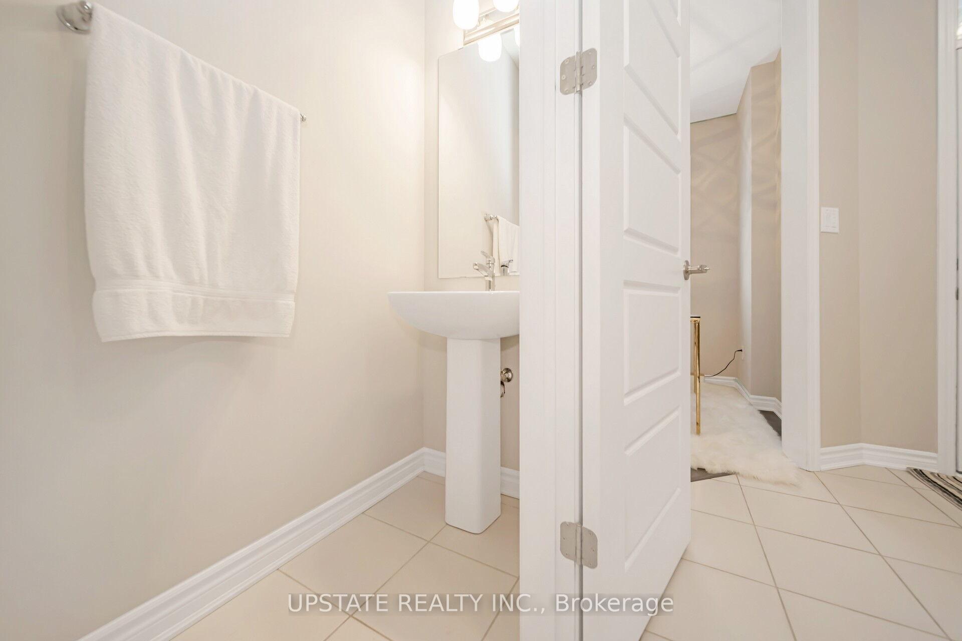 Photo 6 of 1570 Denison Place, Milton, Bowes — HOMEH