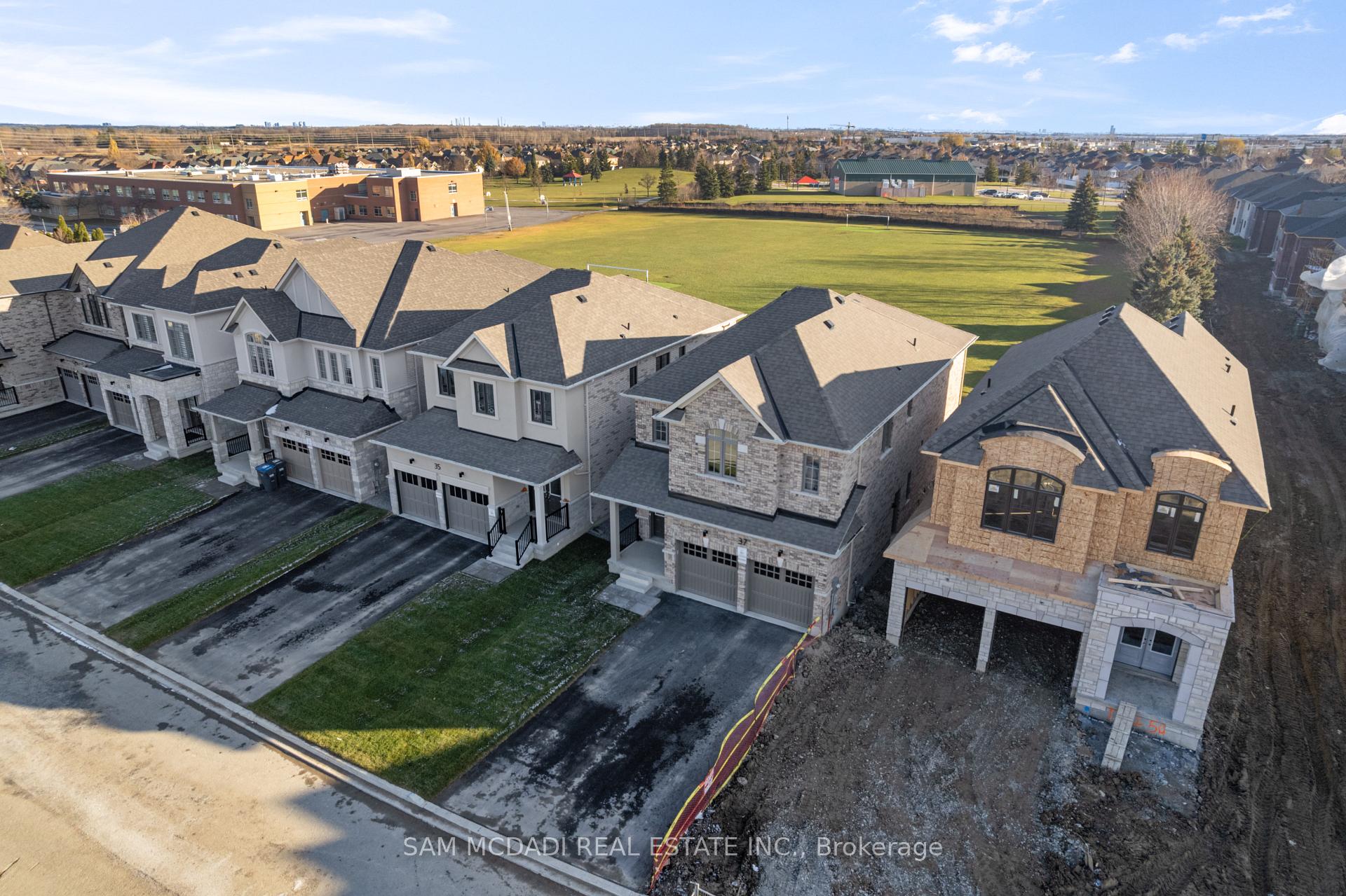Photo 1 of 37 SOUTHBURY MANOR (Upper) Drive, Caledon, Bolton East — HOMEH