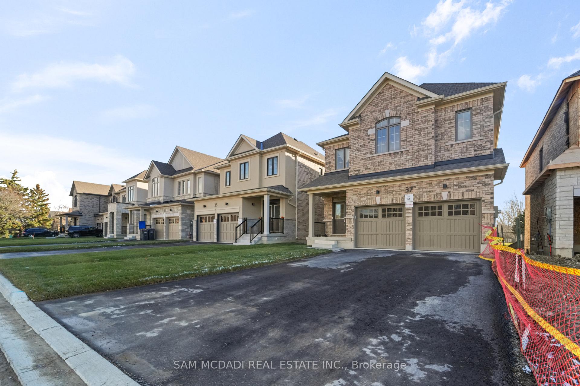 Photo 2 of 37 SOUTHBURY MANOR (Upper) Drive, Caledon, Bolton East — HOMEH