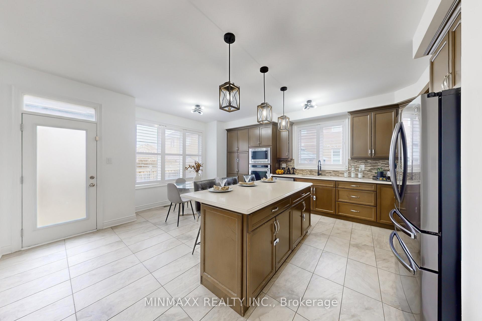 Photo 14 of 1360 Connaught Terrace, Milton, Ford — HOMEH